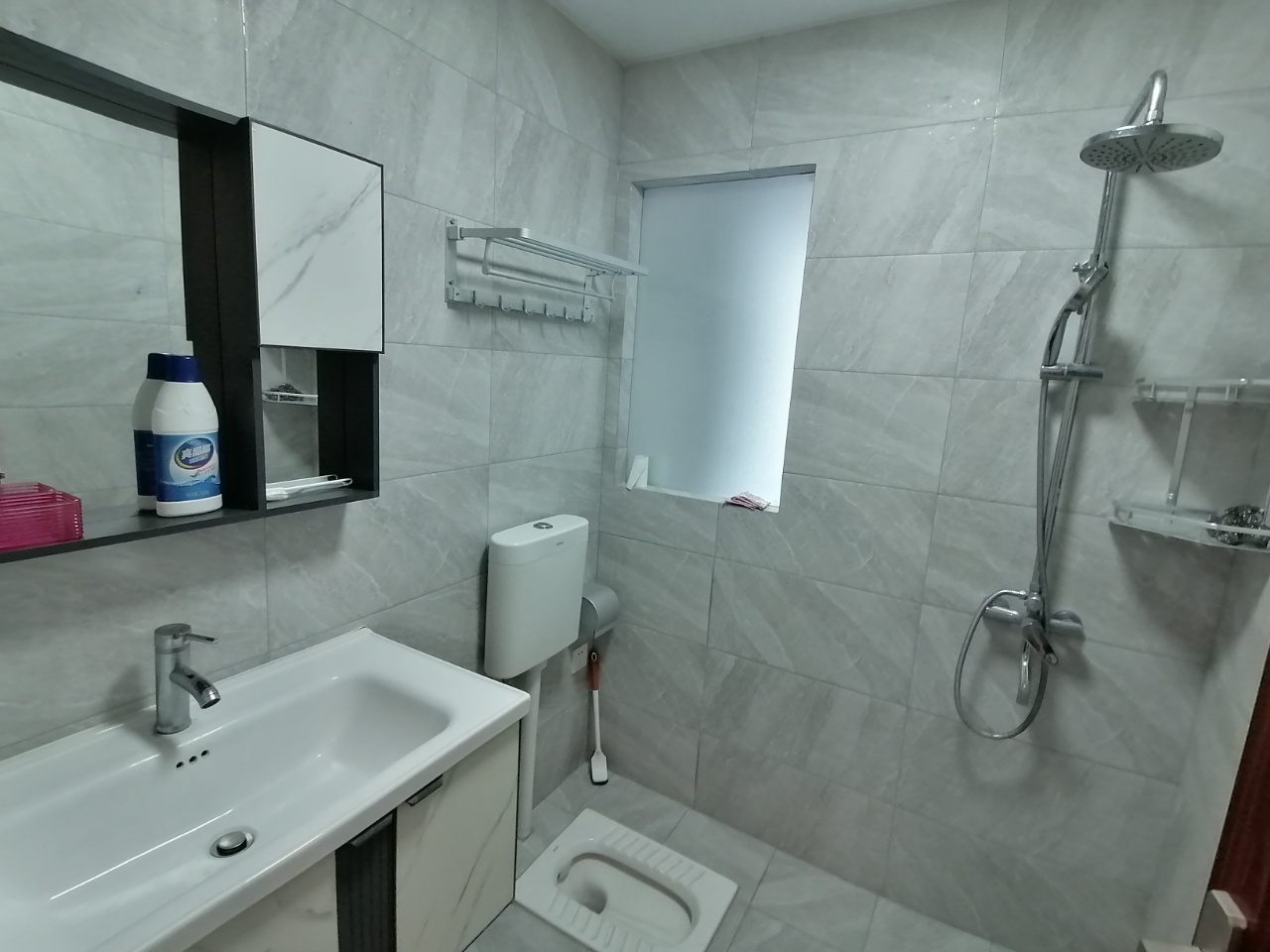 华润中心  2室1厅1卫    5000.0元/月 华润中心  2室1厅1卫    5000.0元/月室内图