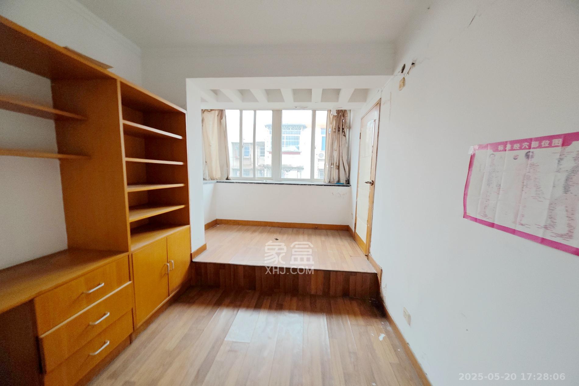 华天望族苑 3室2厅2卫 56.8万 华天望族苑 3室2厅2卫 56.8万卧室