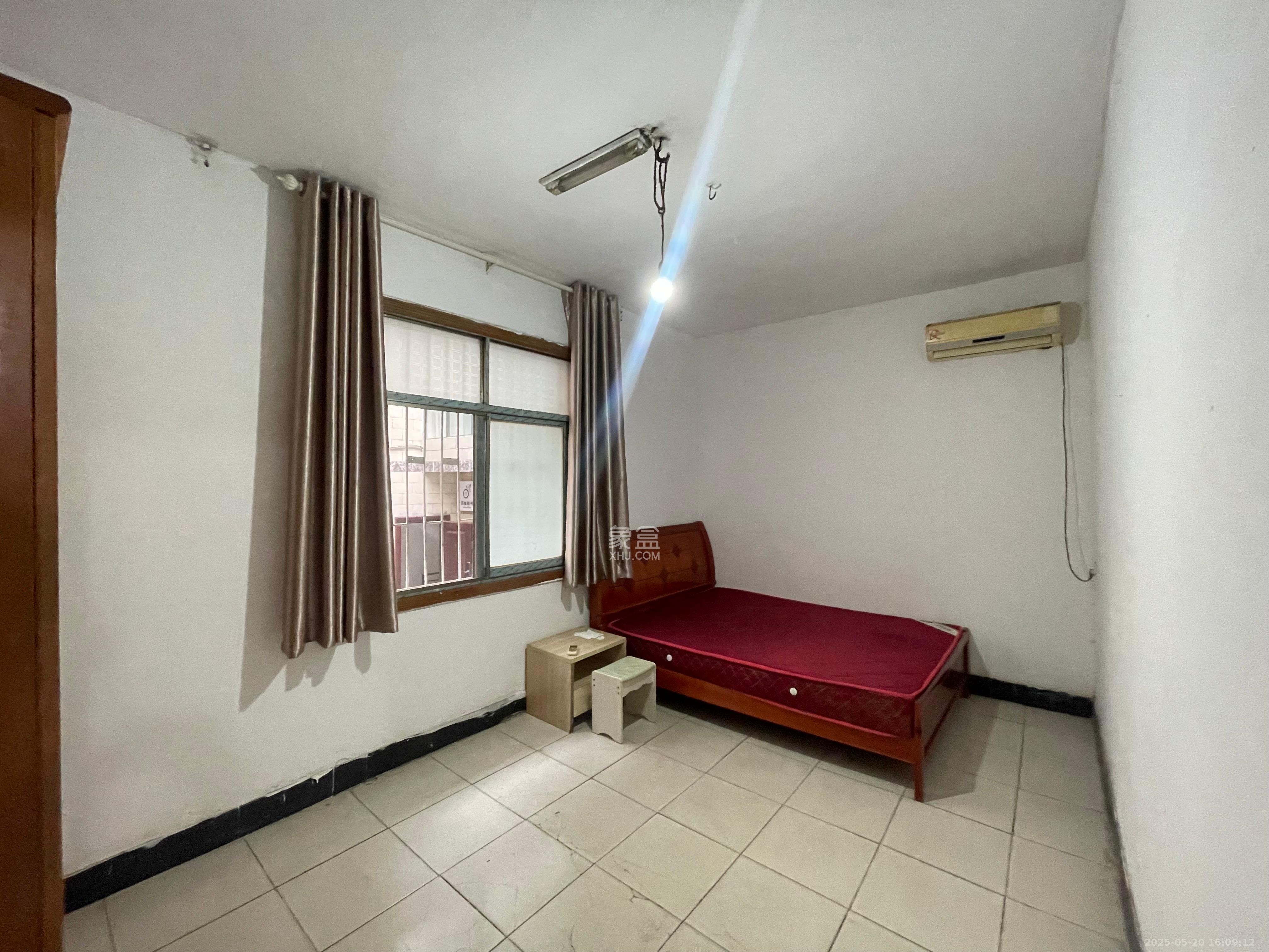 四端里散盘  1室1厅1卫    2000.0元/月 四端里散盘  1室1厅1卫    2000.0元/月室内图