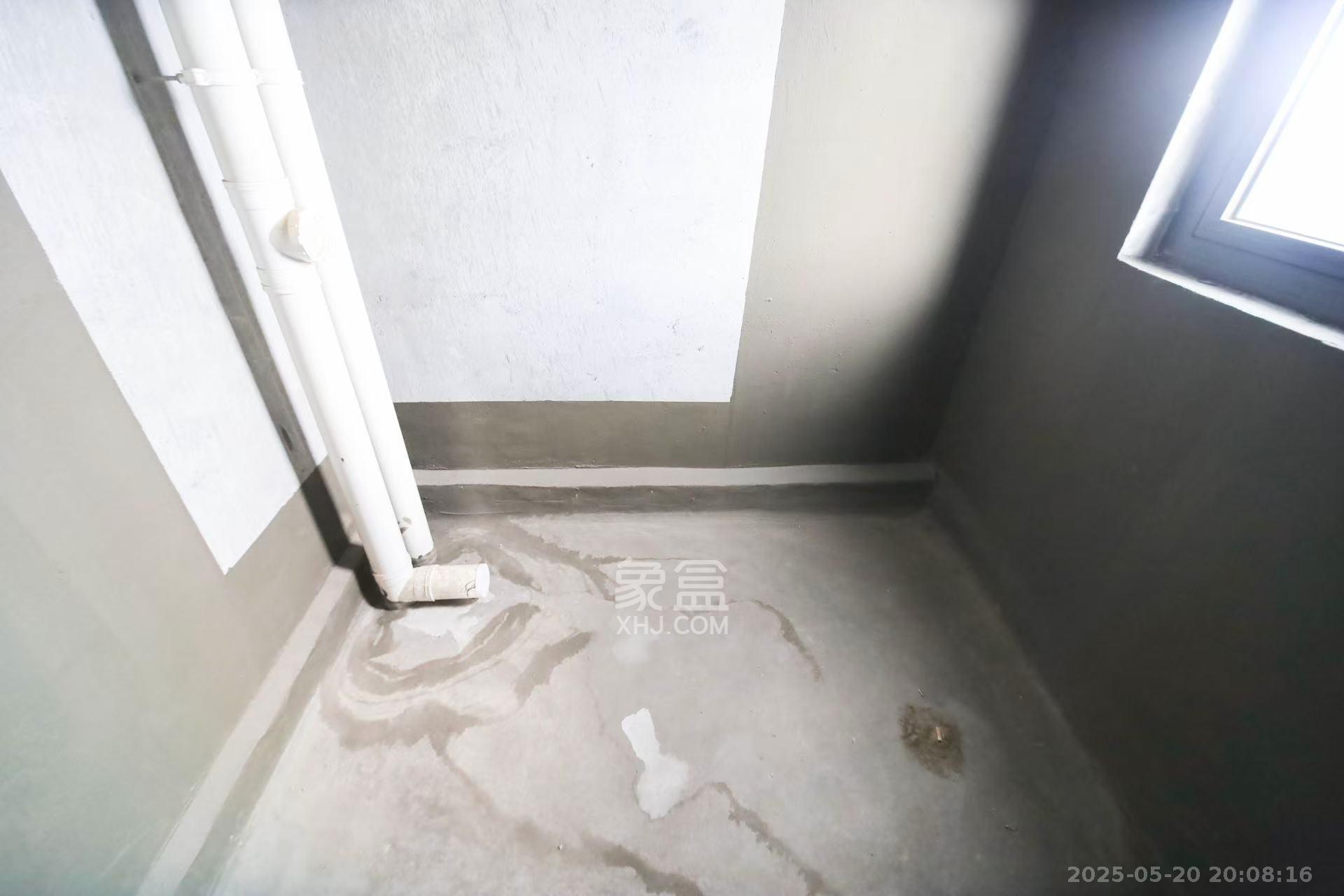 远洋红星天铂一期  4室2厅2卫    108.0万卫生间