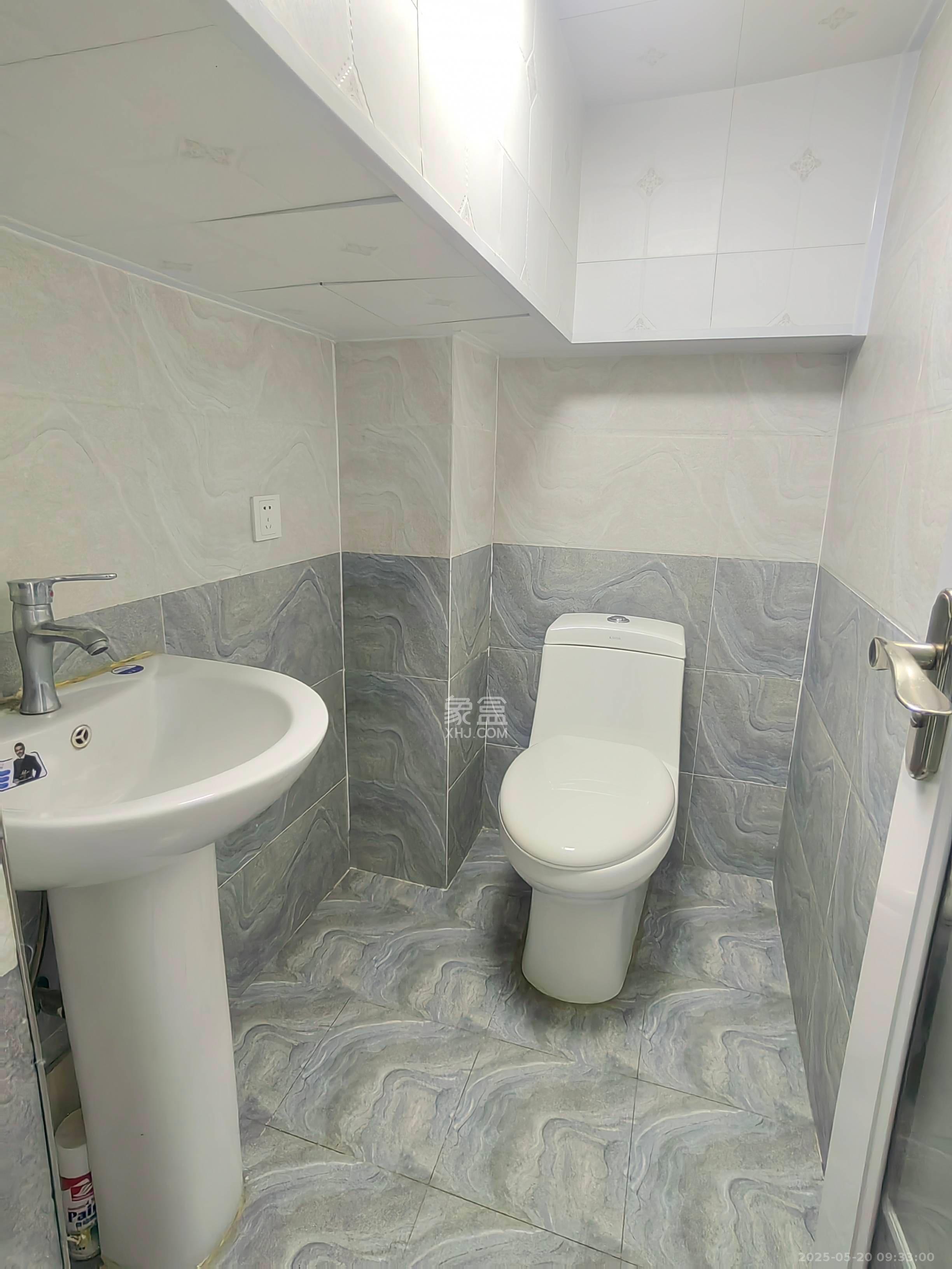 融圣国际 2室1厅2卫 2200.0元/月 融圣国际 2室1厅2卫 2200.0元/月室内图