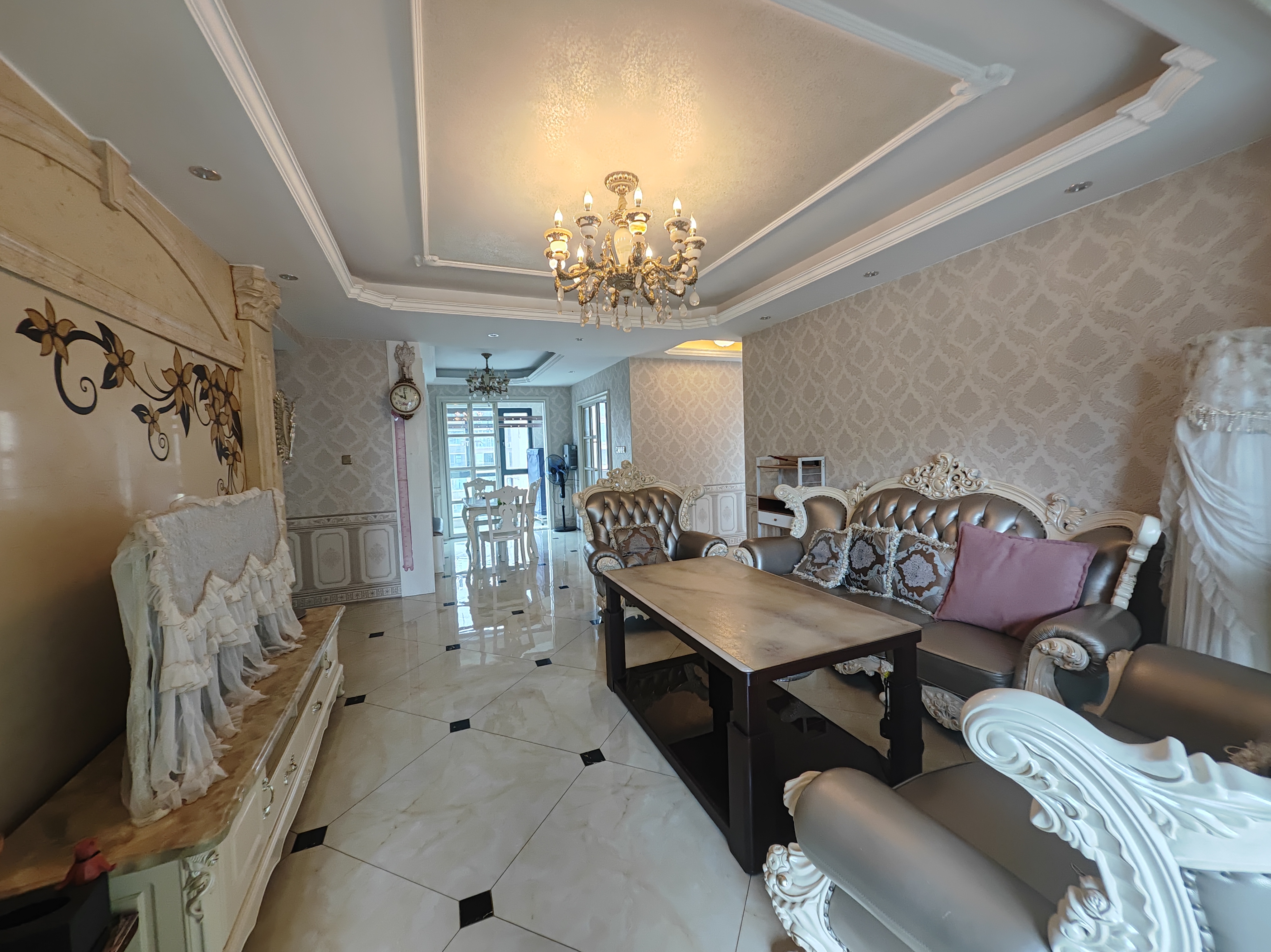 悦江山  4室2厅2卫    2500.0元/月 悦江山  4室2厅2卫    2500.0元/月室内图