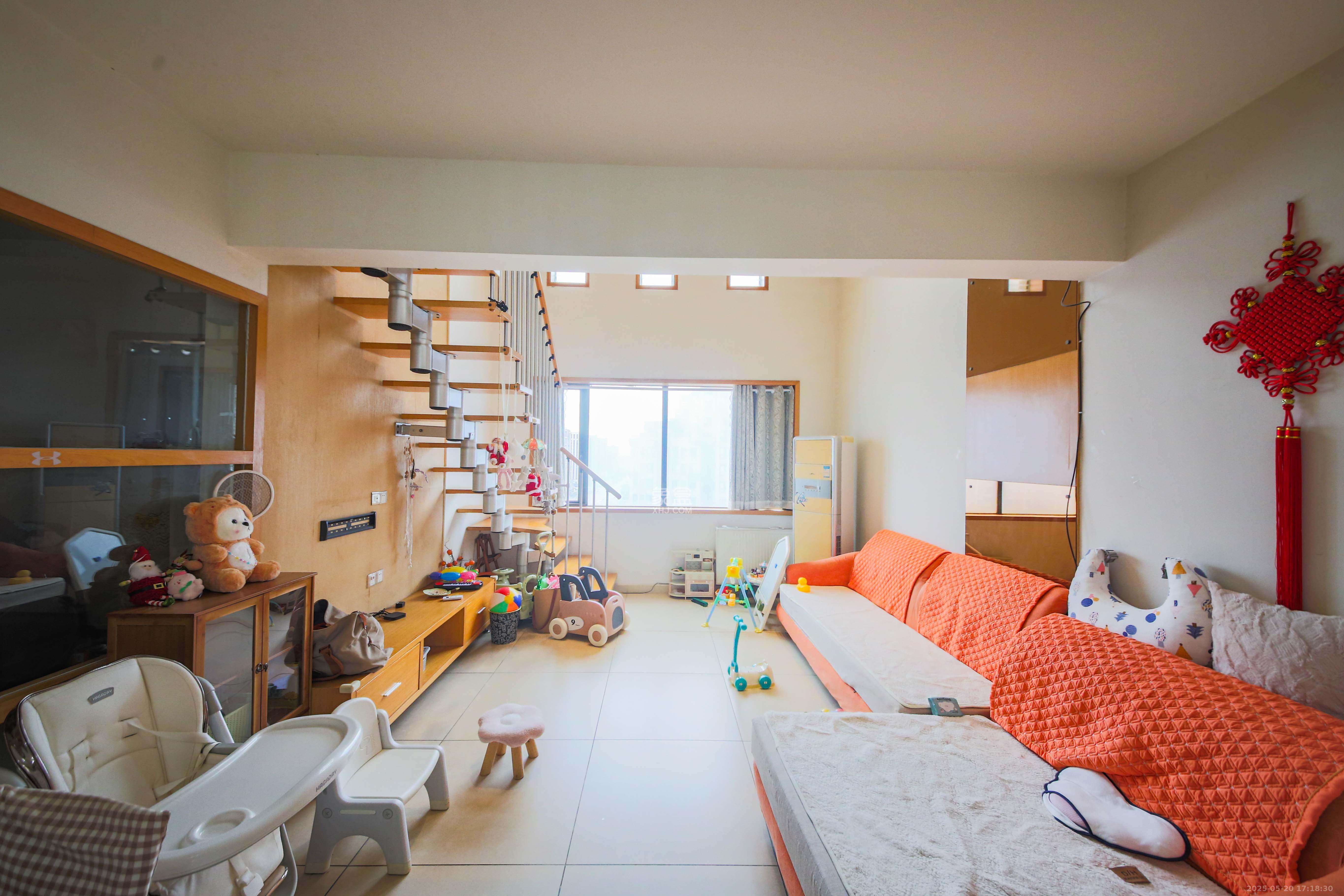 奥林匹克花园  4室2厅2卫    110.0万 奥林匹克花园  4室2厅2卫    110.0万客厅