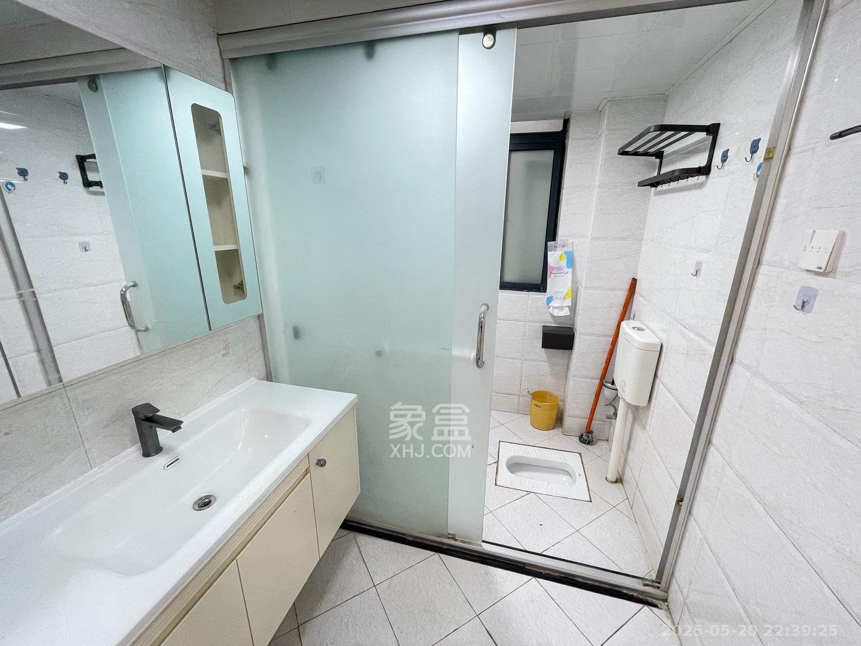 珠江东方明珠(新地东方明珠)一二期 3室2厅1卫 86.0万 珠江东方明珠(新地东方明珠)一二期 3室2厅1卫 86.0万卫生间