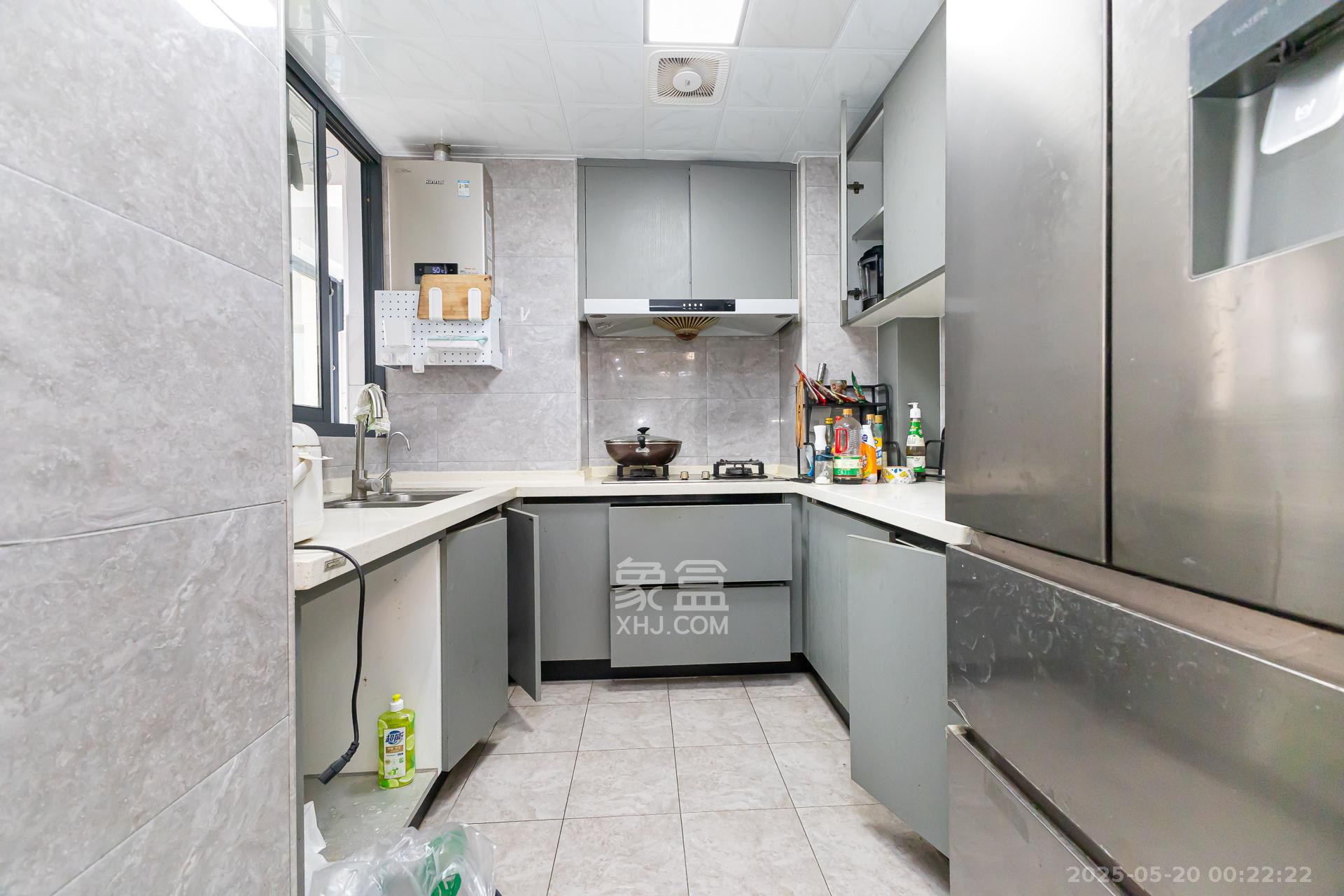 勤诚达境界城 3室2厅2卫 99.0万 勤诚达境界城 3室2厅2卫 99.0万厨房