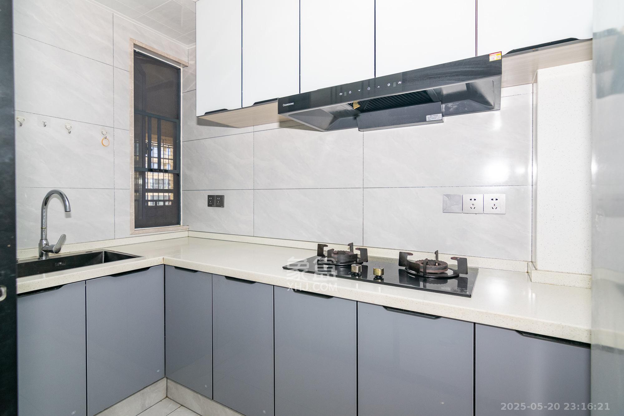 澳海澜庭 3室2厅1卫 69.5万 澳海澜庭 3室2厅1卫 69.5万厨房