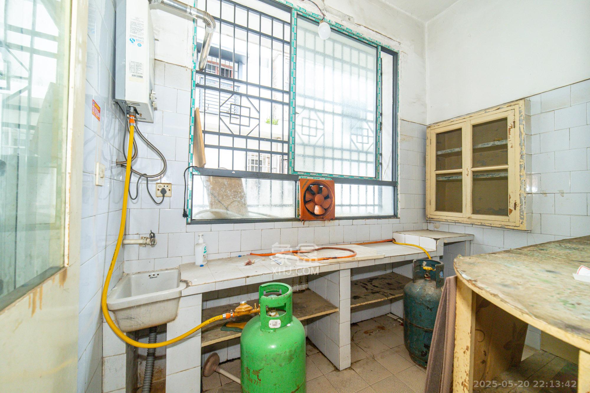 星沙一区 4室2厅0卫 117.5万 星沙一区 4室2厅0卫 117.5万厨房