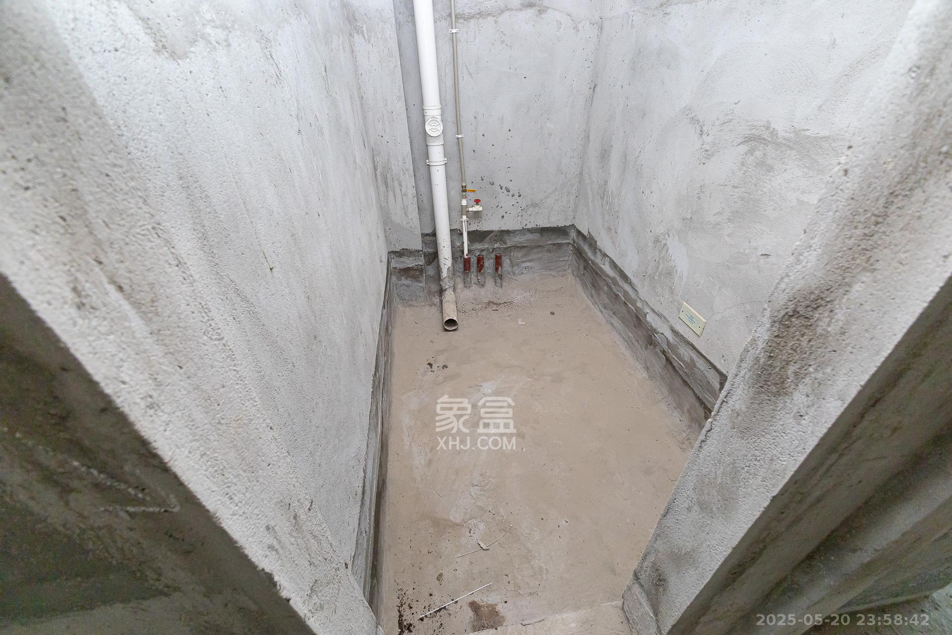 山与墅  5室2厅3卫    399.0万卫生间