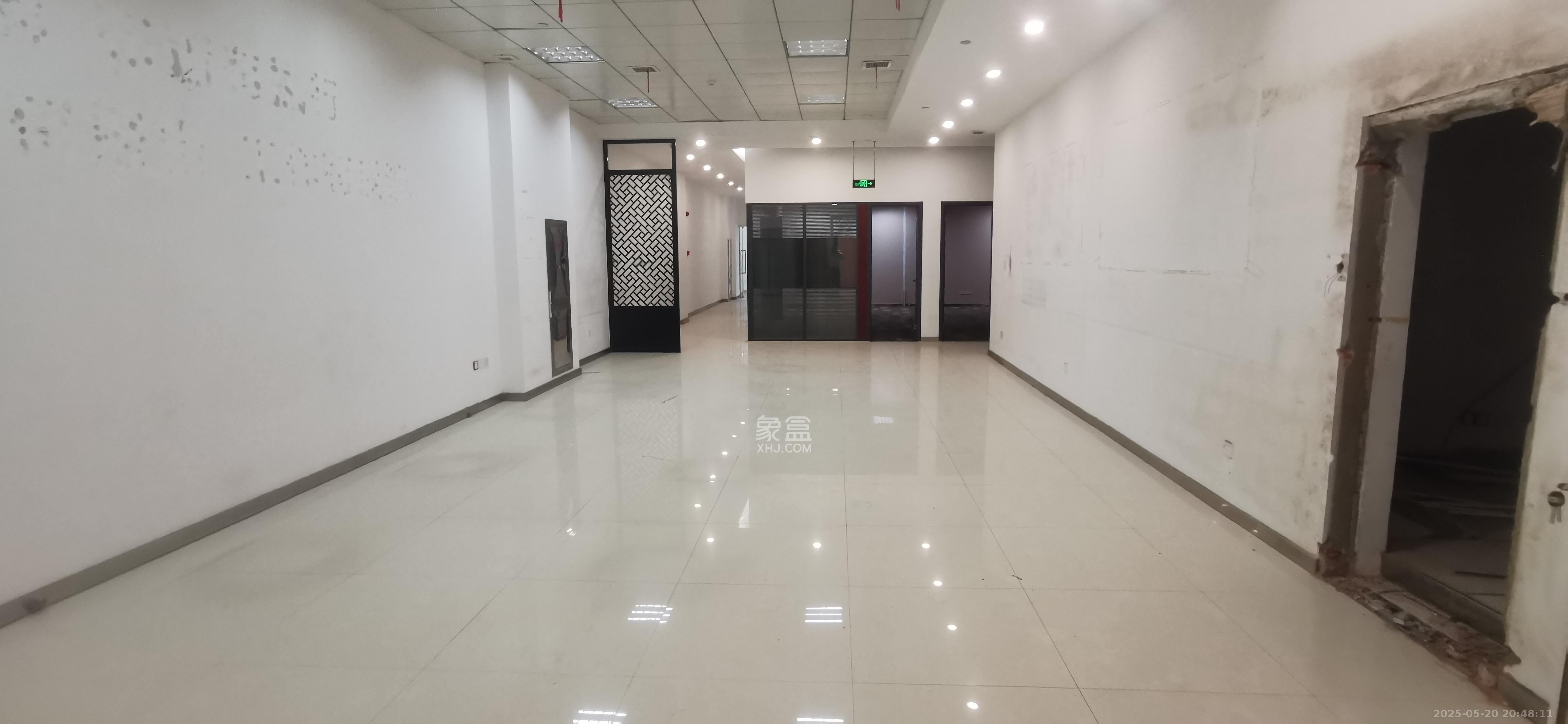 绿地中央广场   320.28㎡      68000.0元/月室内图