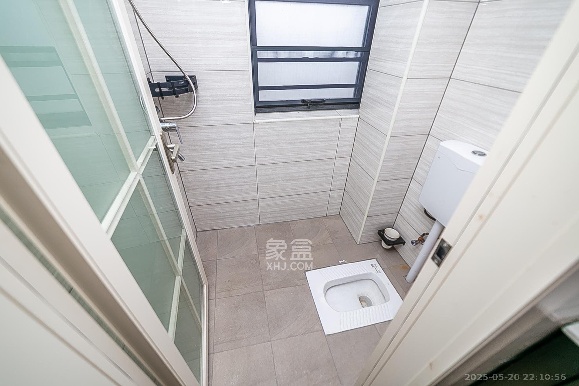 天鸿天府(天鸿中央大院) 4室2厅1卫 125.0万 天鸿天府(天鸿中央大院) 4室2厅1卫 125.0万卫生间