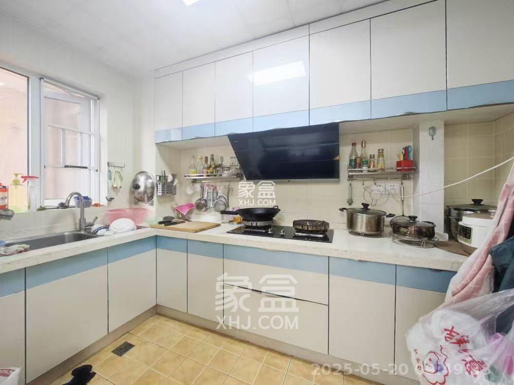 丽发新城  4室2厅2卫   2600.00元/月室内图