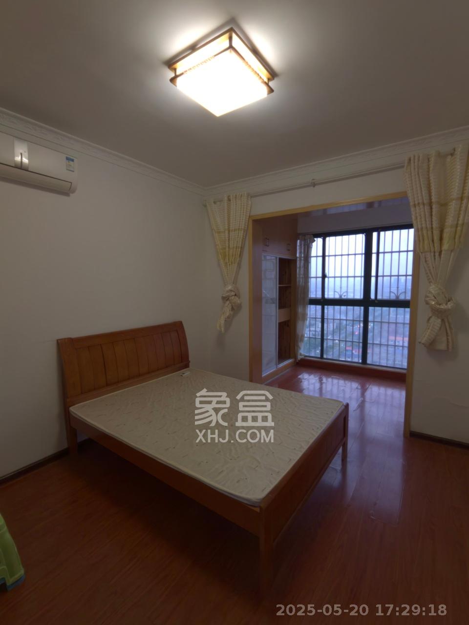 湘峰广场 2室2厅1卫 1300.0元/月 湘峰广场 2室2厅1卫 1300.0元/月室内图