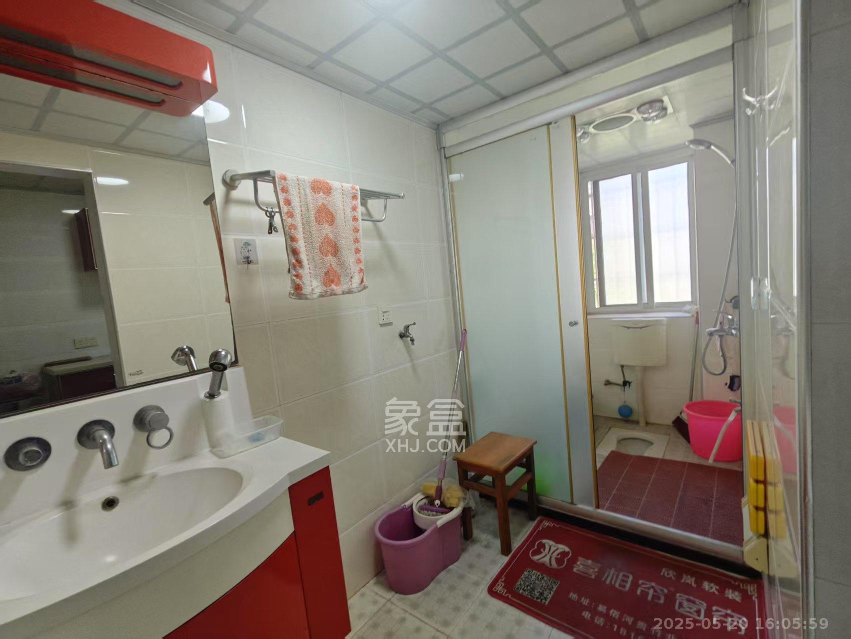 石油小区 4室2厅2卫 56.8万 石油小区 4室2厅2卫 56.8万室内图