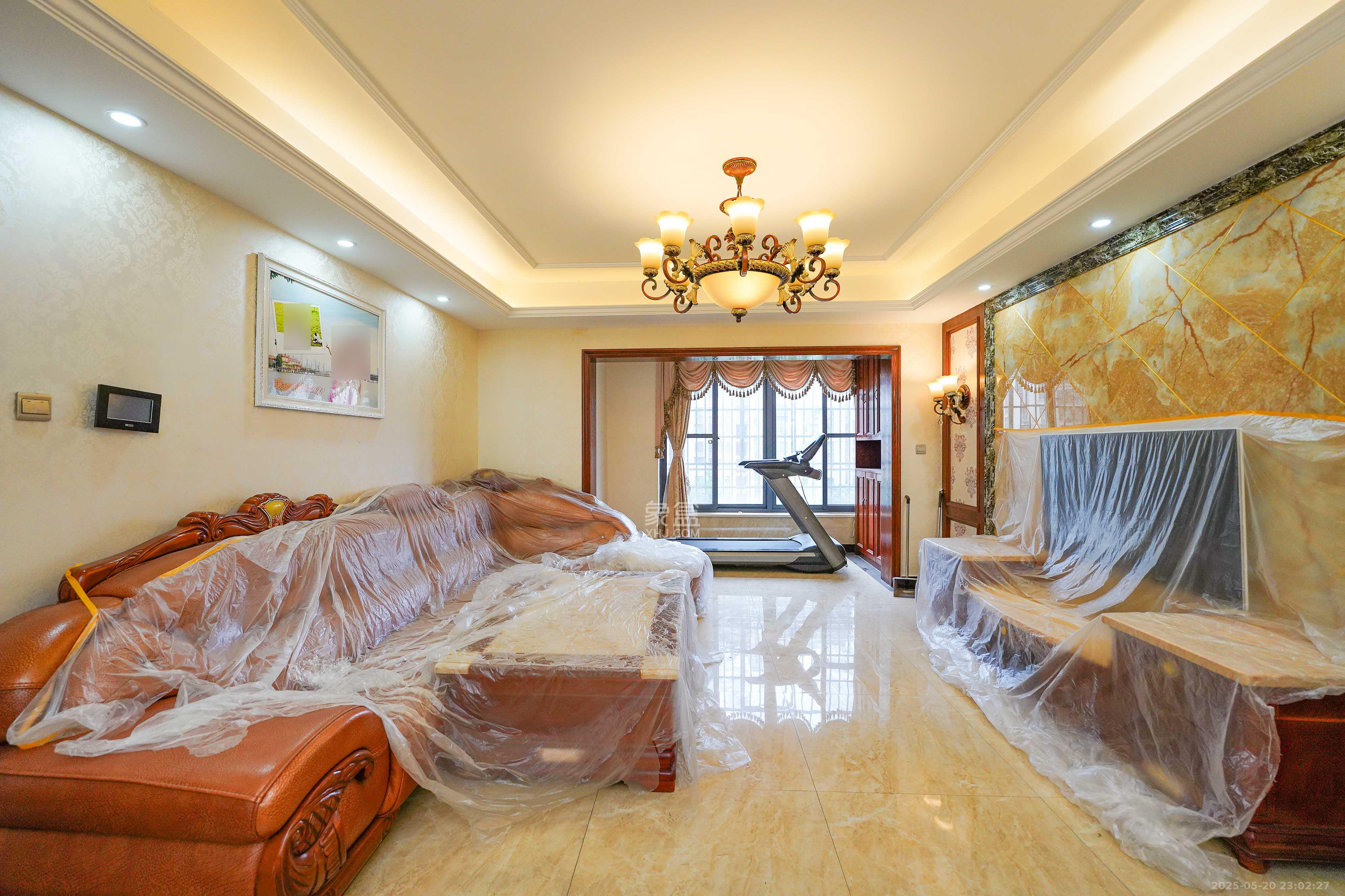 五矿紫湖香醍 4室2厅2卫 124.0万 五矿紫湖香醍 4室2厅2卫 124.0万客厅