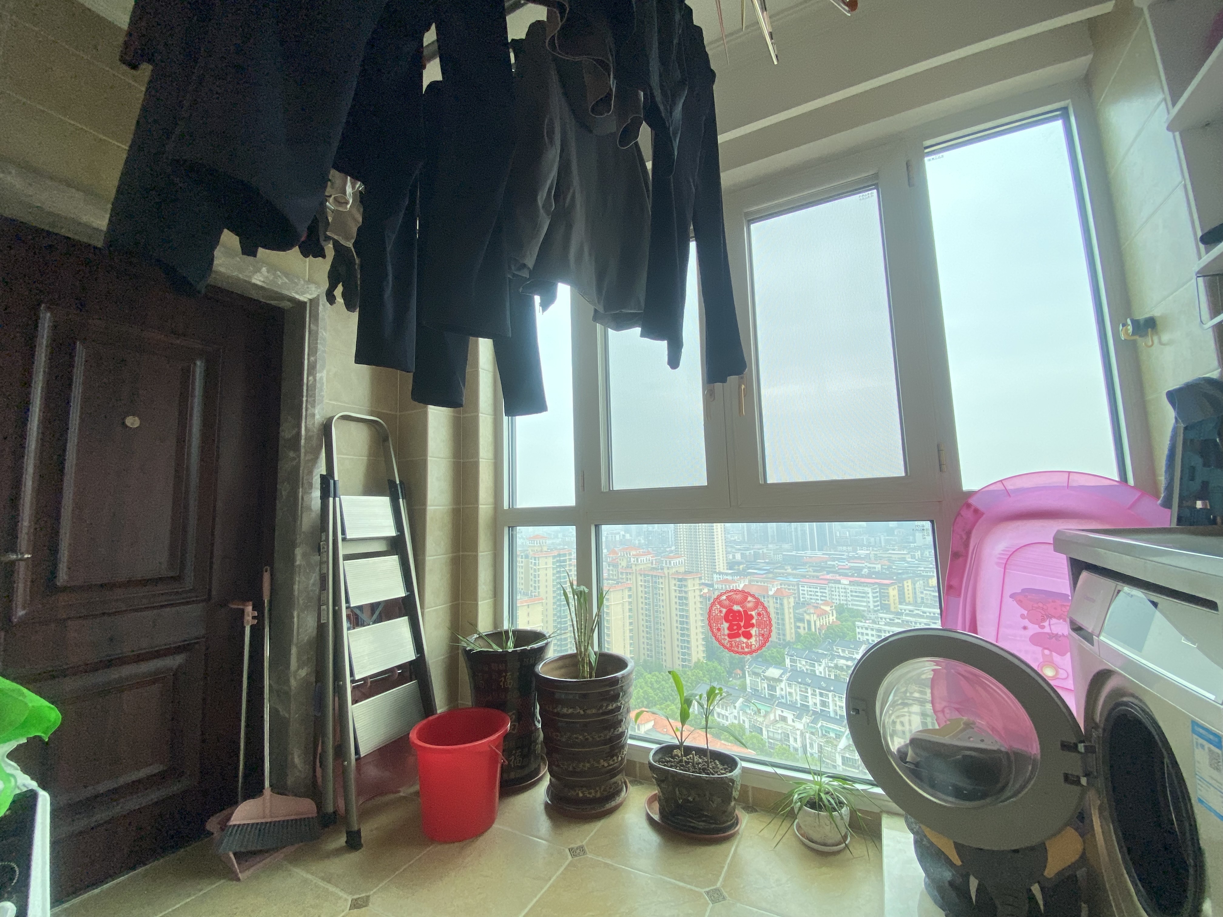 水映豪廷（一，二，三期）  4室2厅2卫   108.00万客厅