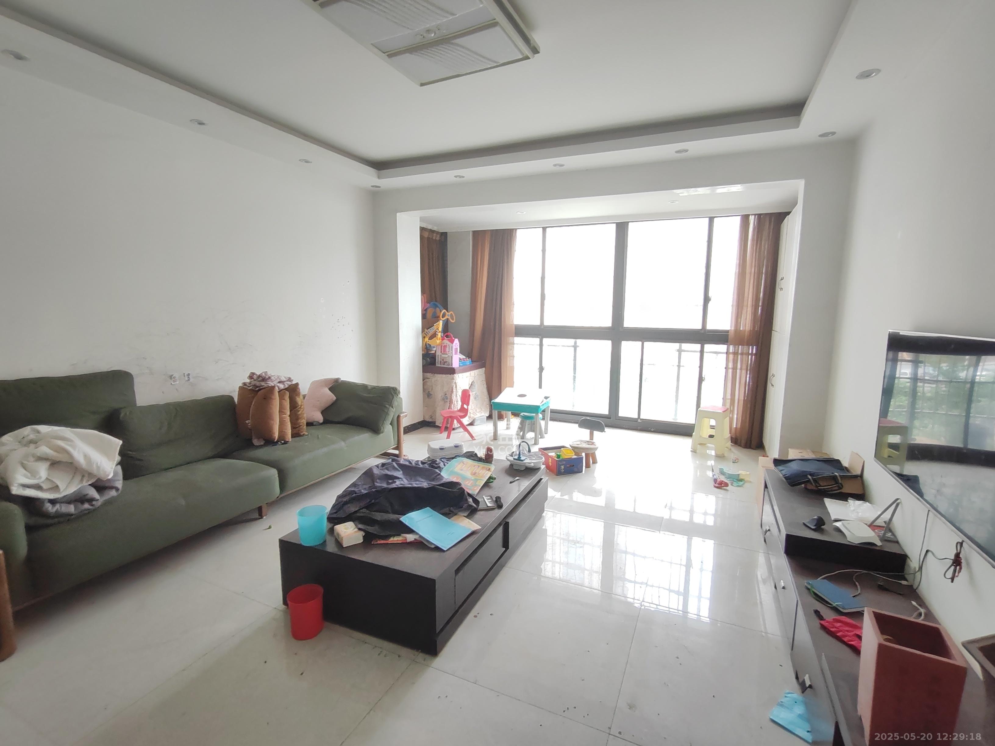 汀湘十里 4室2厅2卫 2000.0元/月 汀湘十里 4室2厅2卫 2000.0元/月室内图