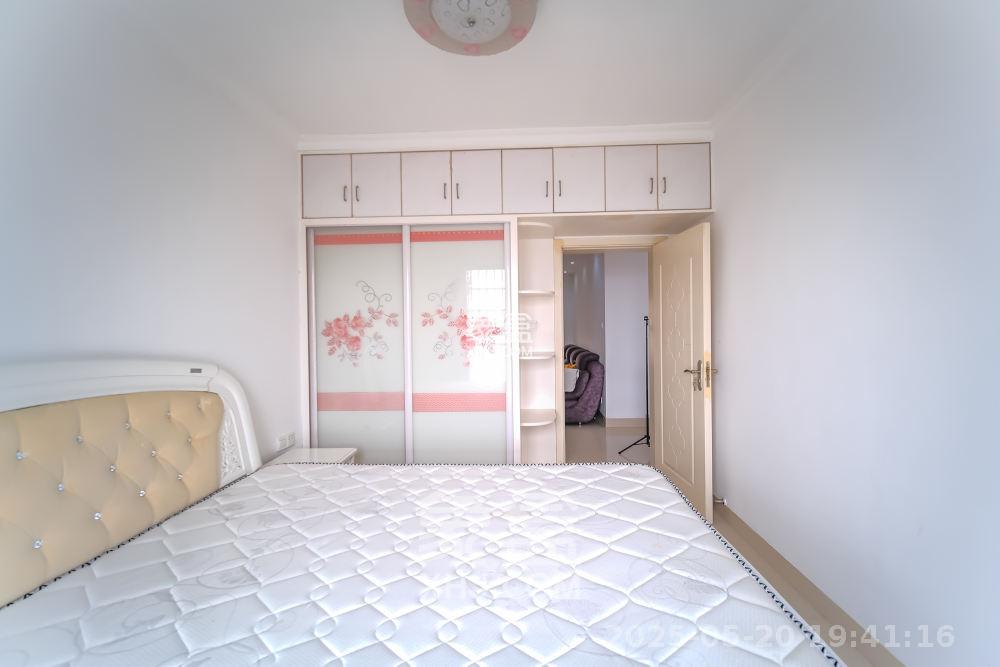 三一街区  3室2厅2卫   2000.00元/月室内图