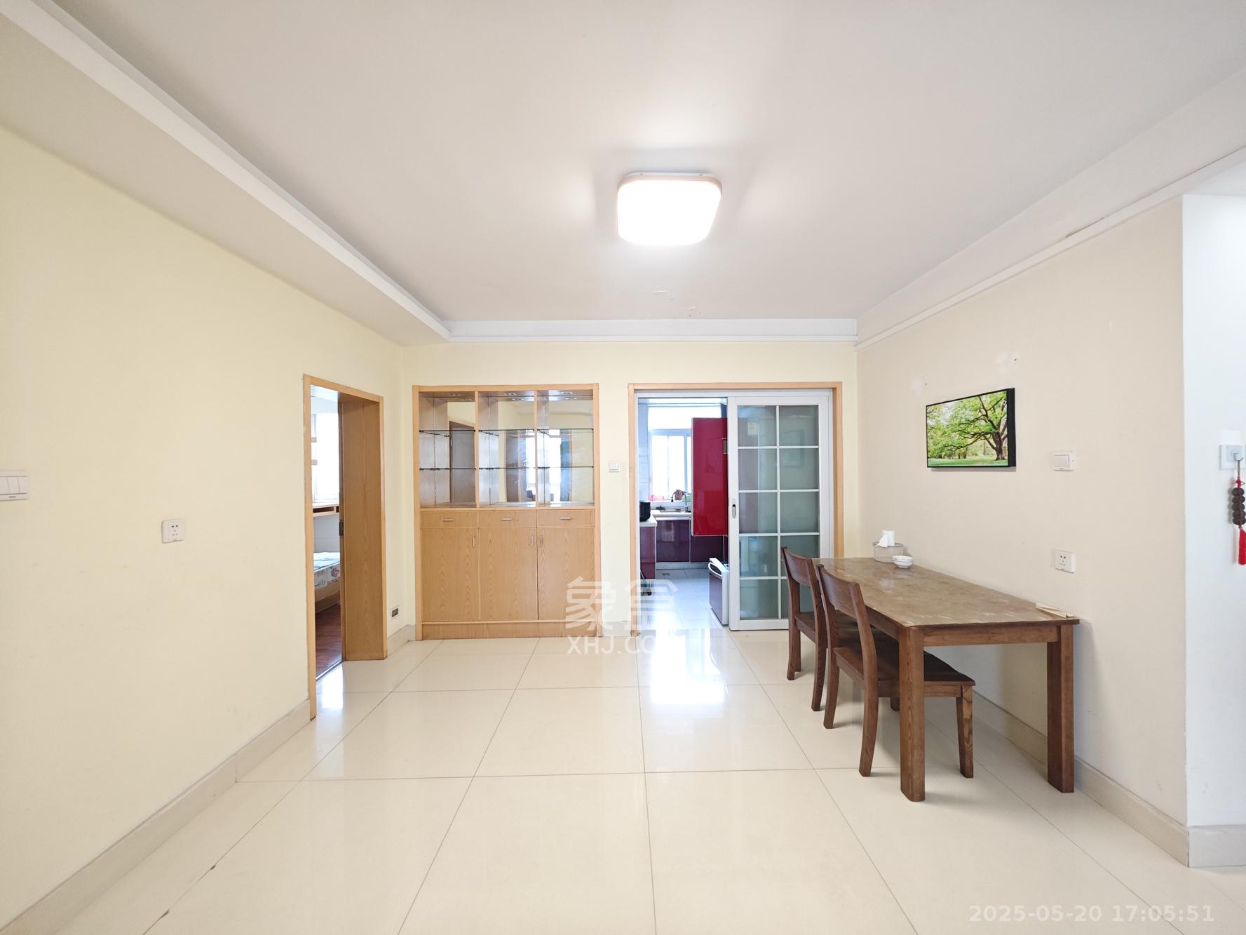 鄱阳小区 3室2厅1卫 52.8万 鄱阳小区 3室2厅1卫 52.8万客厅