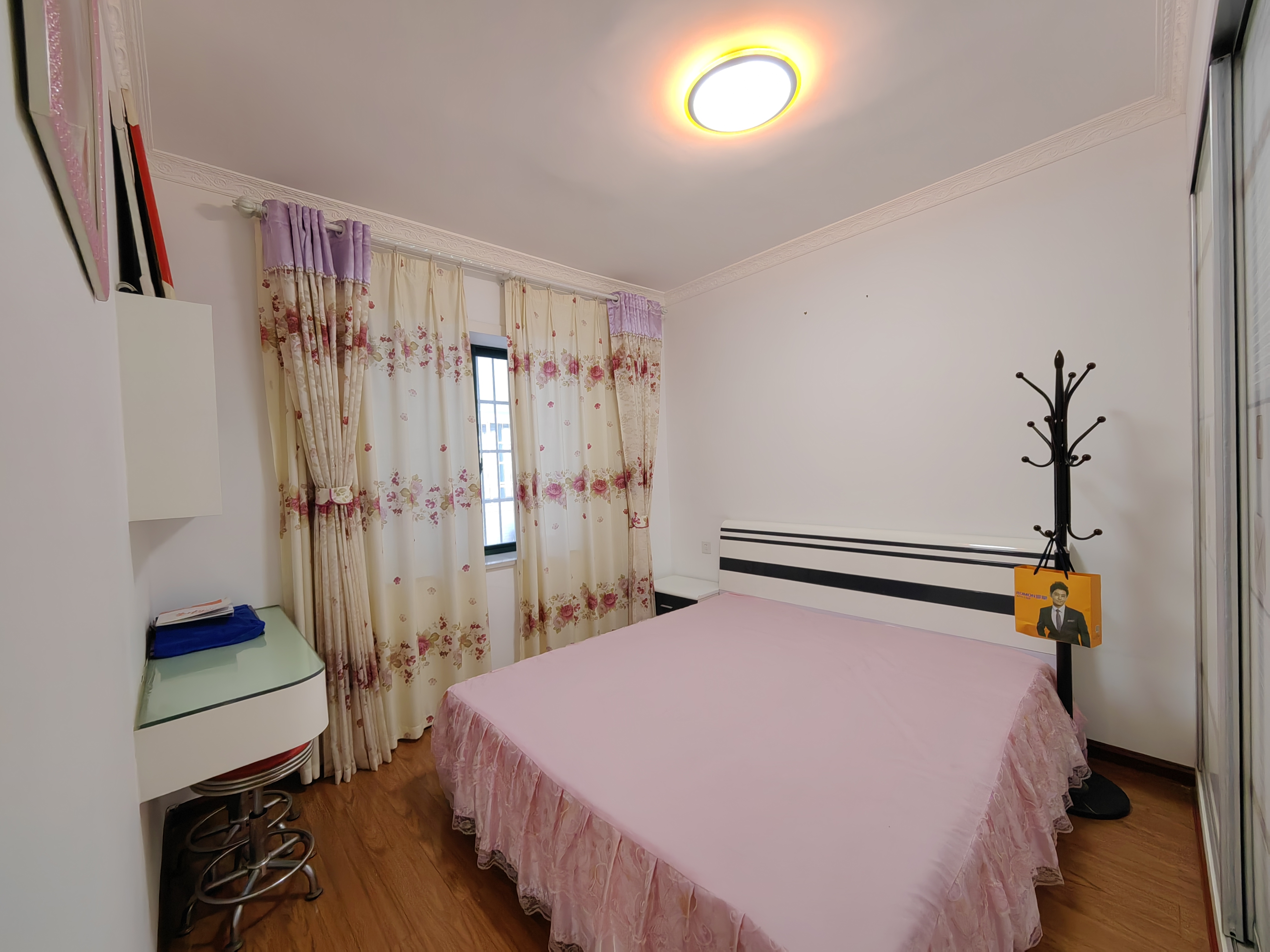 长和广场 2室2厅1卫 1800.0元/月 长和广场 2室2厅1卫 1800.0元/月室内图