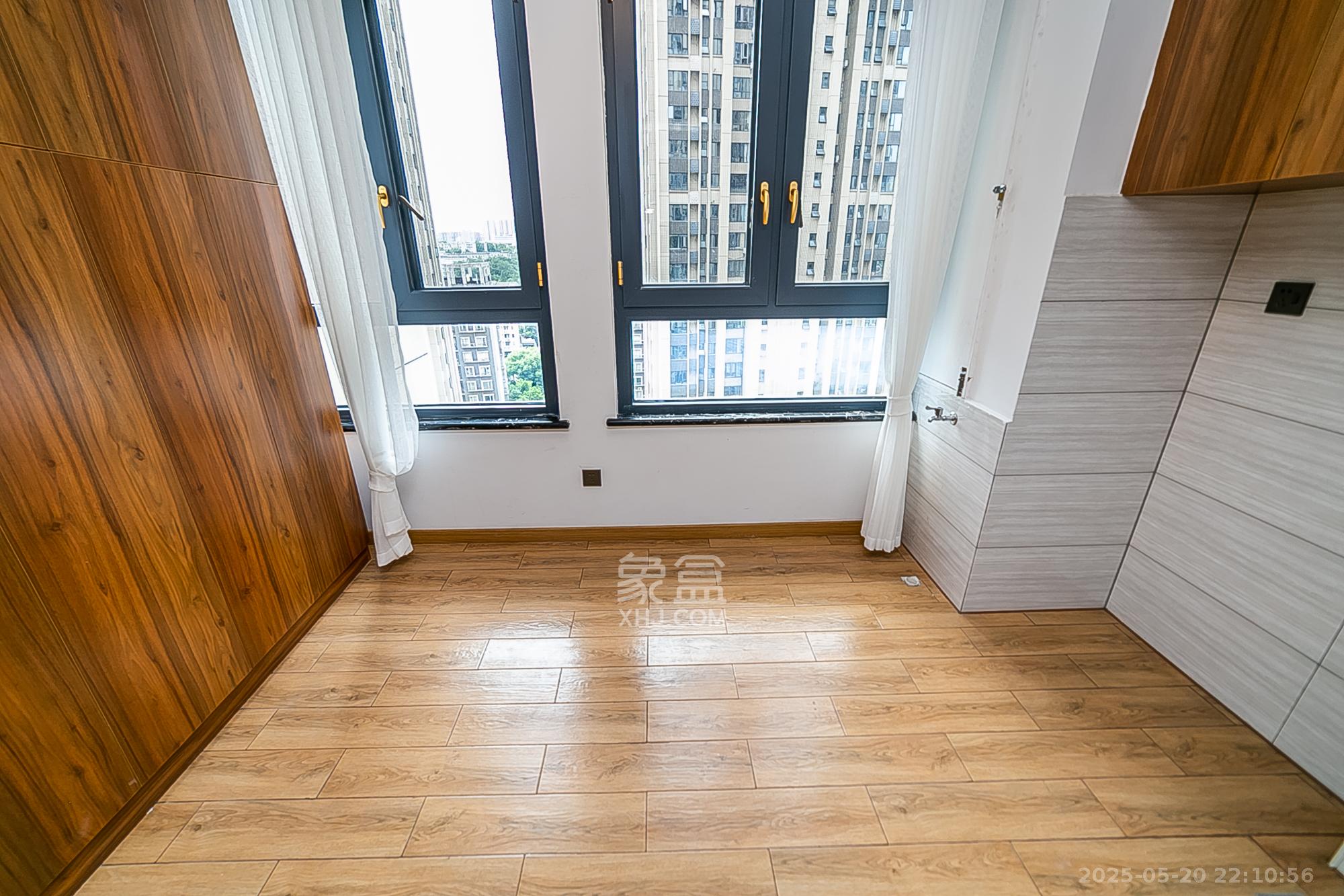 天鸿天府(天鸿中央大院) 4室2厅1卫 125.0万 天鸿天府(天鸿中央大院) 4室2厅1卫 125.0万其他