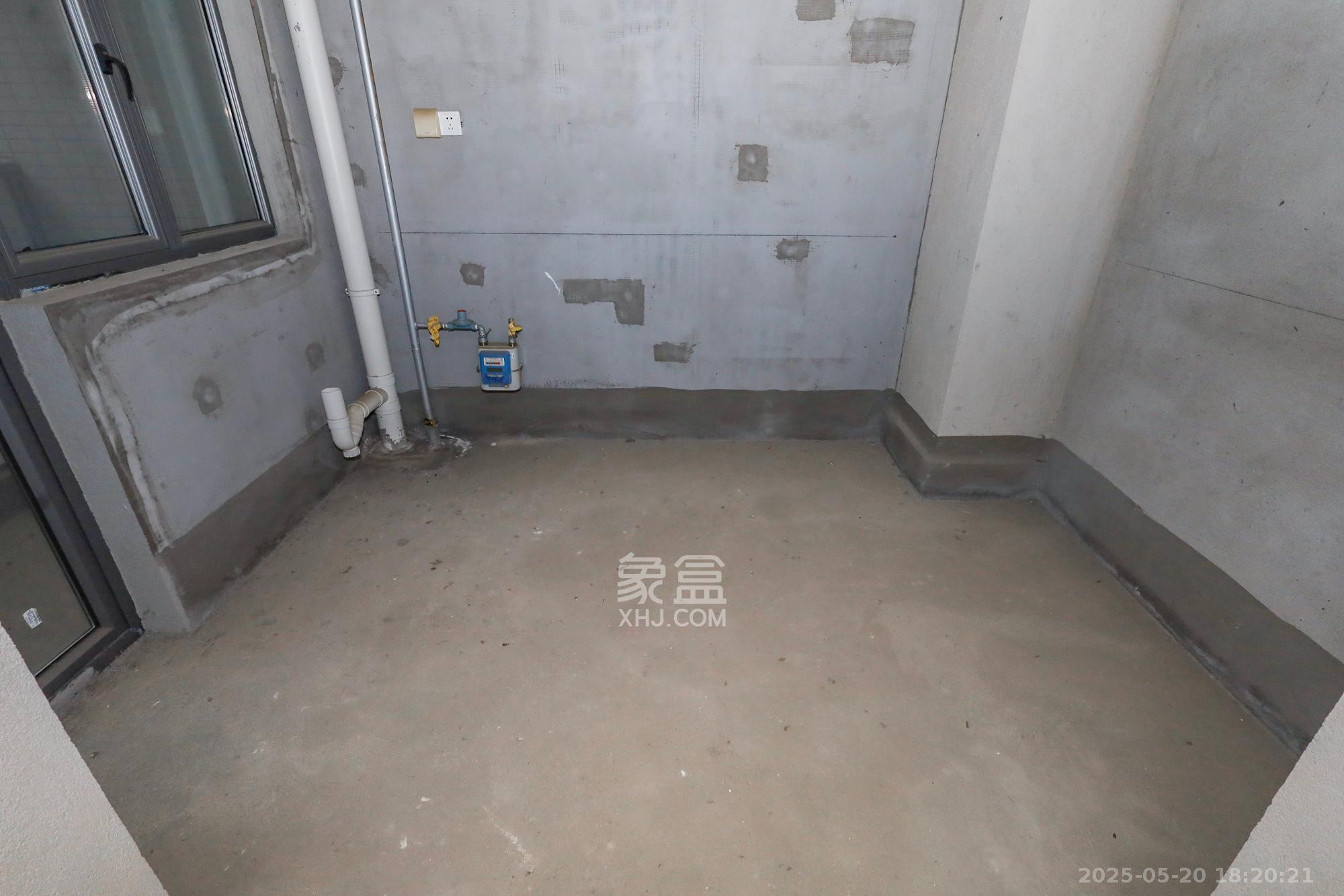 八方小区B区  4室2厅2卫   592.00万厨房