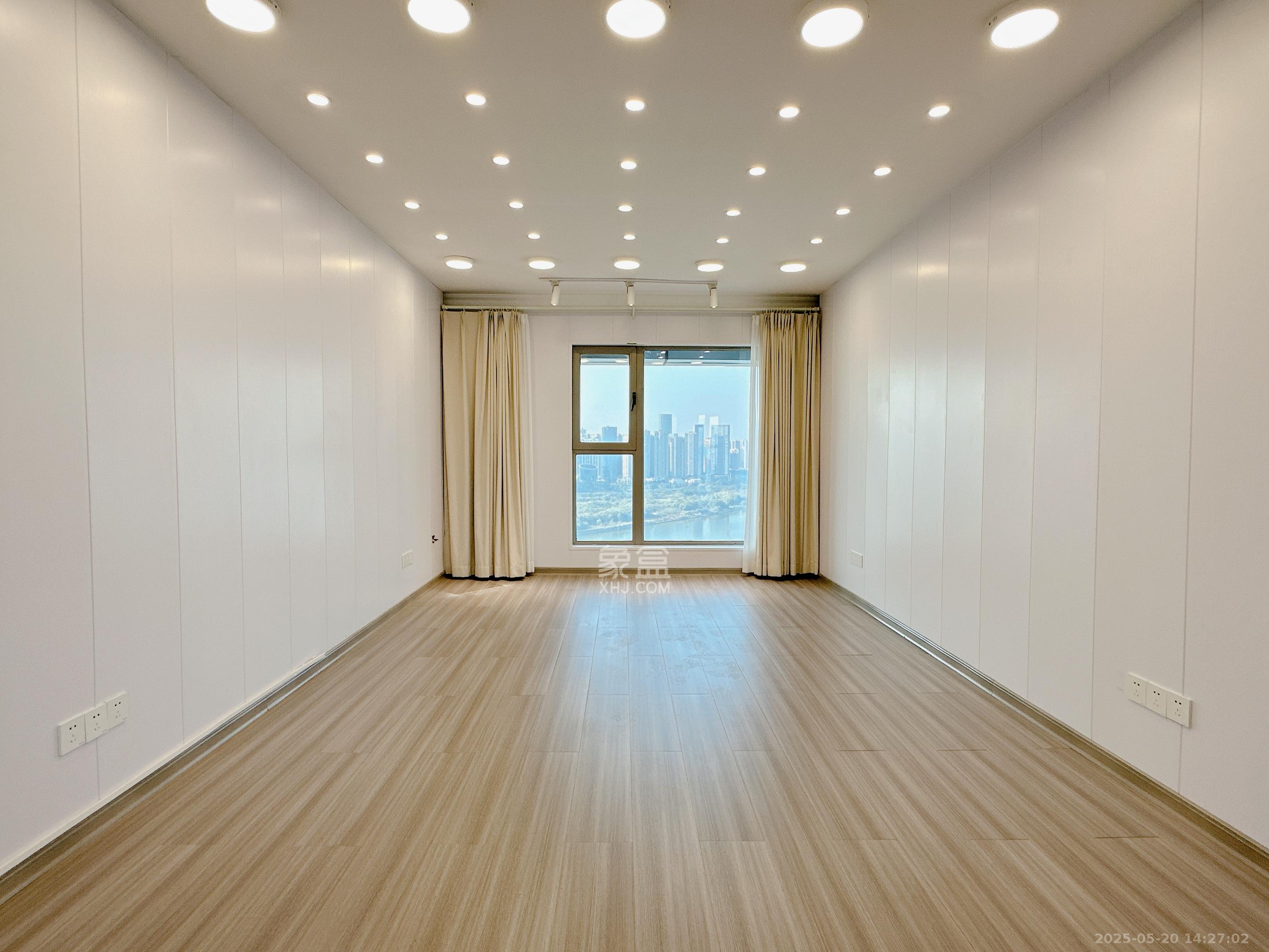 潮宗御苑 4室2厅2卫 6800.0元/月 潮宗御苑 4室2厅2卫 6800.0元/月室内图