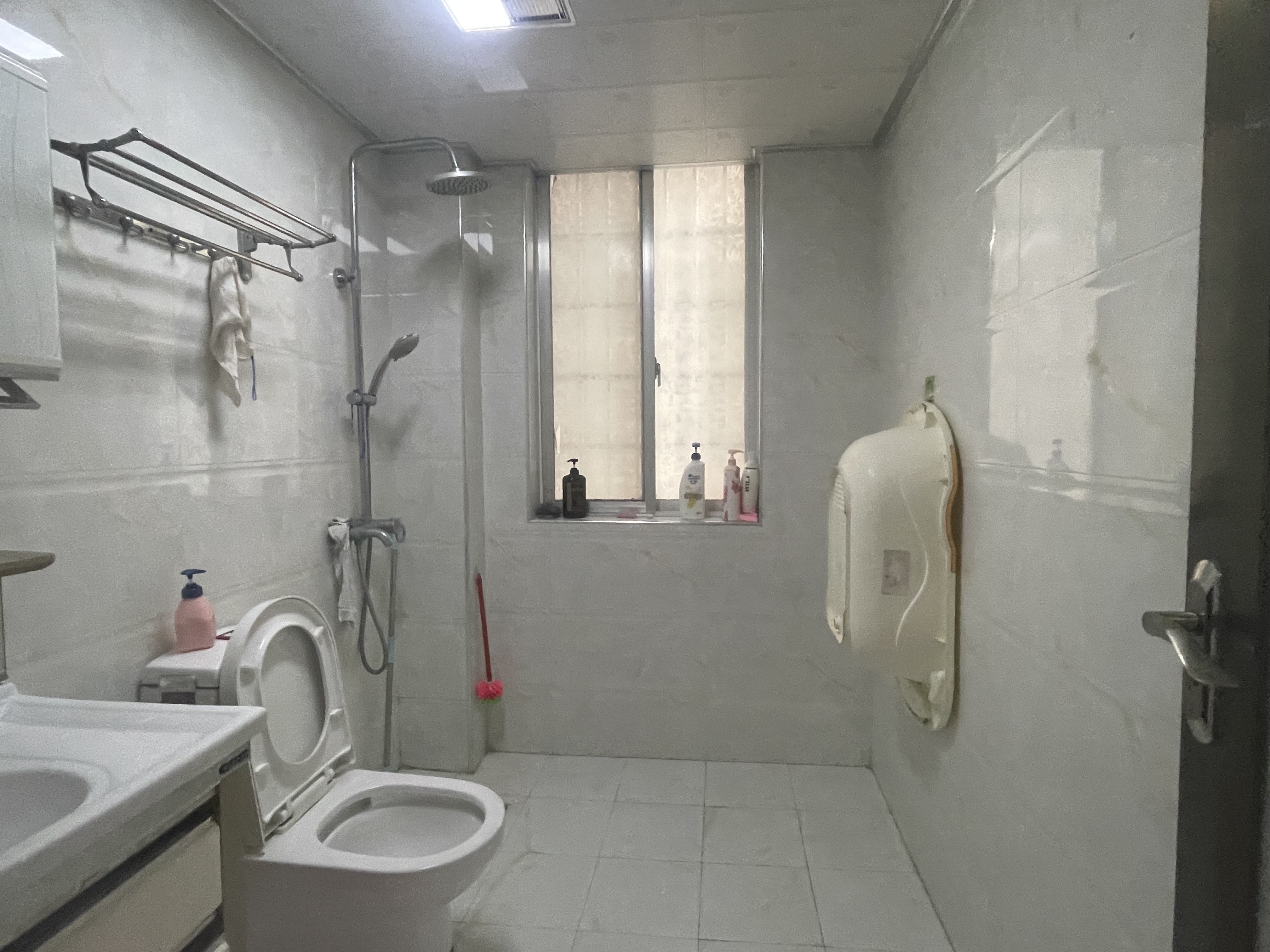 香山红叶  3室2厅2卫    58.0万 香山红叶  3室2厅2卫    58.0万客厅