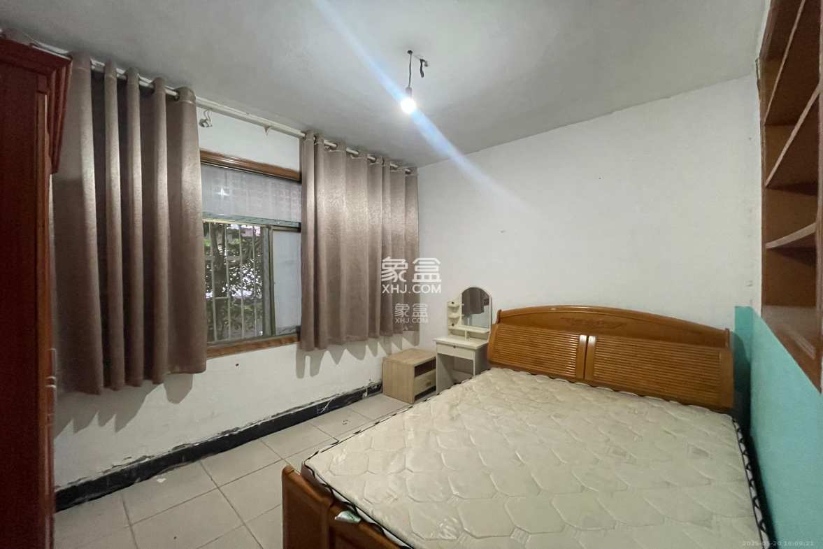 四端里散盘  1室1厅1卫    2000.0元/月 四端里散盘  1室1厅1卫    2000.0元/月室内图