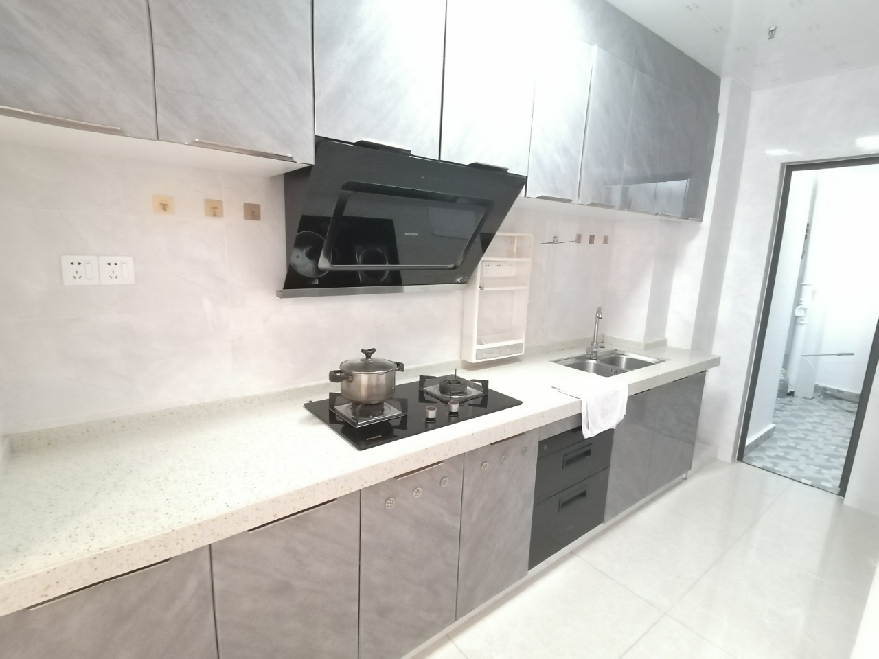 华润中心  2室1厅1卫    5000.0元/月 华润中心  2室1厅1卫    5000.0元/月室内图