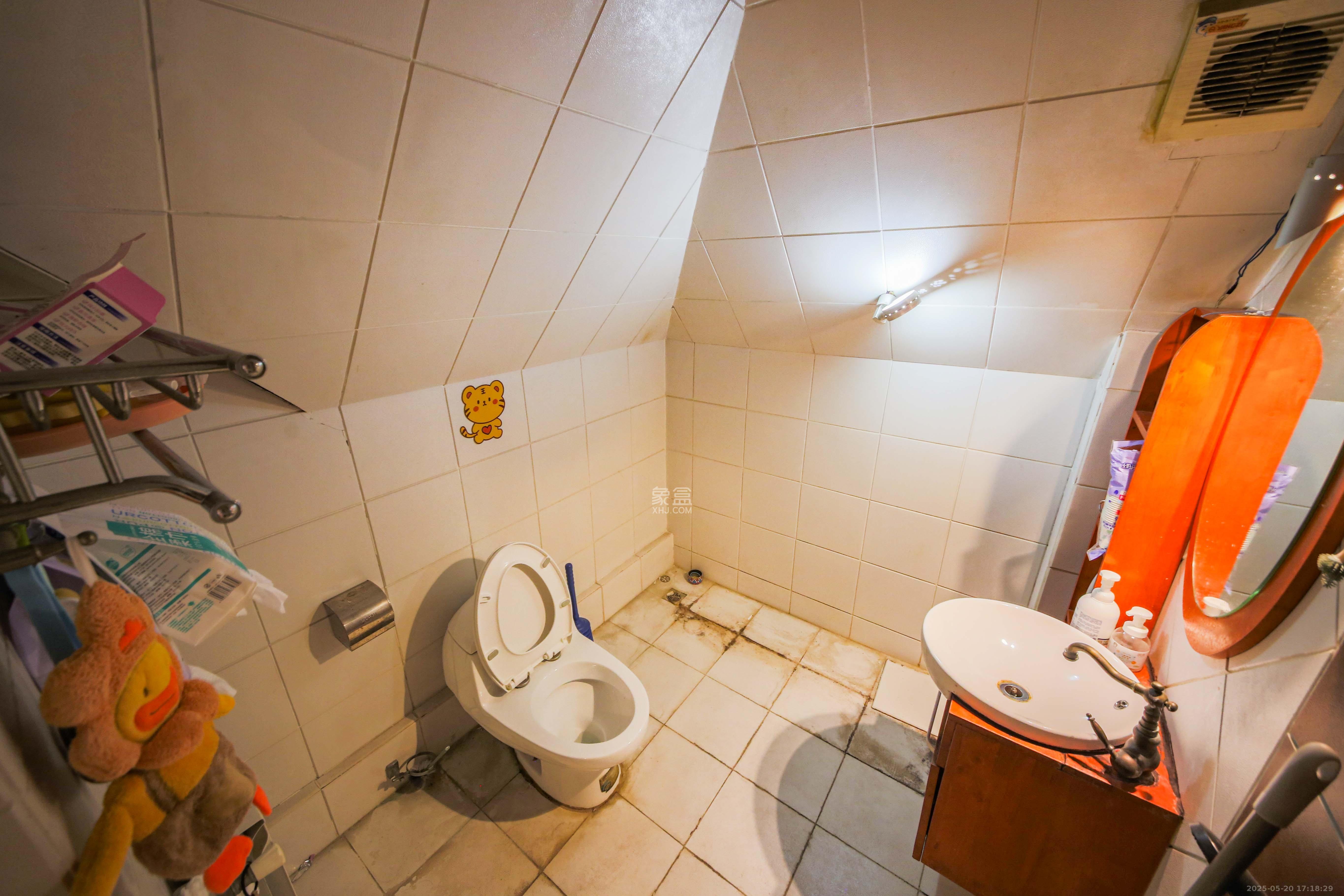 奥林匹克花园  4室2厅2卫    110.0万 奥林匹克花园  4室2厅2卫    110.0万卫生间