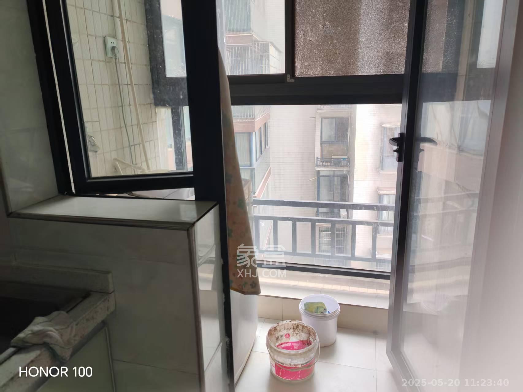 城南故事家园  3室2厅1卫    2100.0元/月室内图