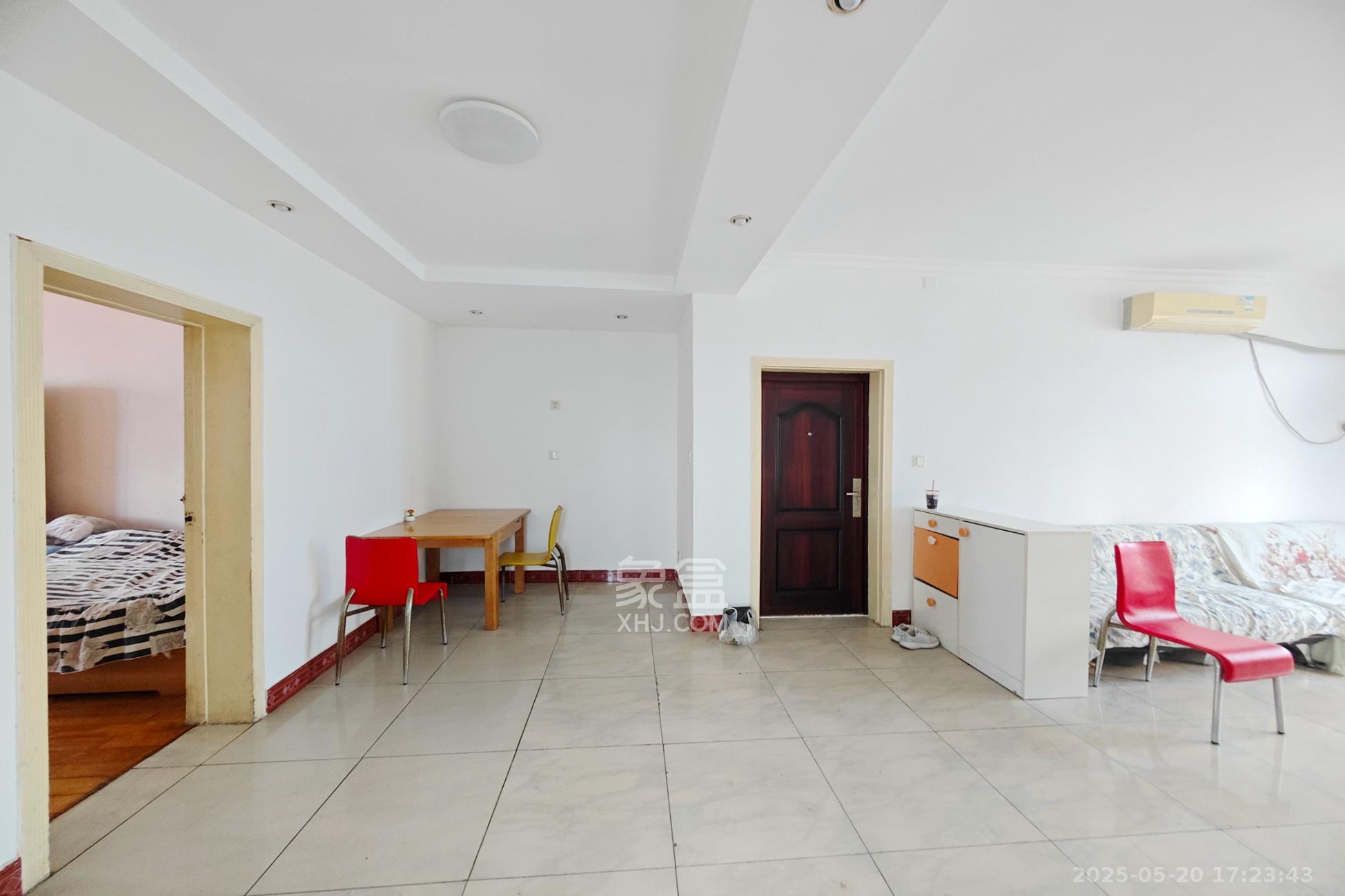 左家塘散盘(营山巷、曾家湾巷、妹子山巷) 2室2厅1卫 39.0万 左家塘散盘(营山巷、曾家湾巷、妹子山巷) 2室2厅1卫 39.0万客厅