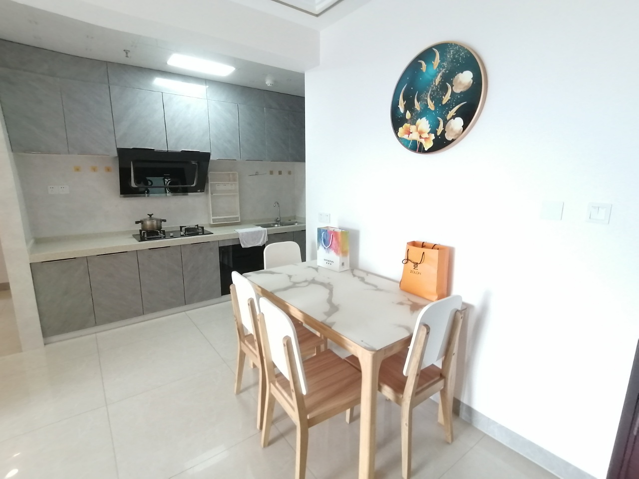 华润中心  2室1厅1卫    5000.0元/月 华润中心  2室1厅1卫    5000.0元/月室内图