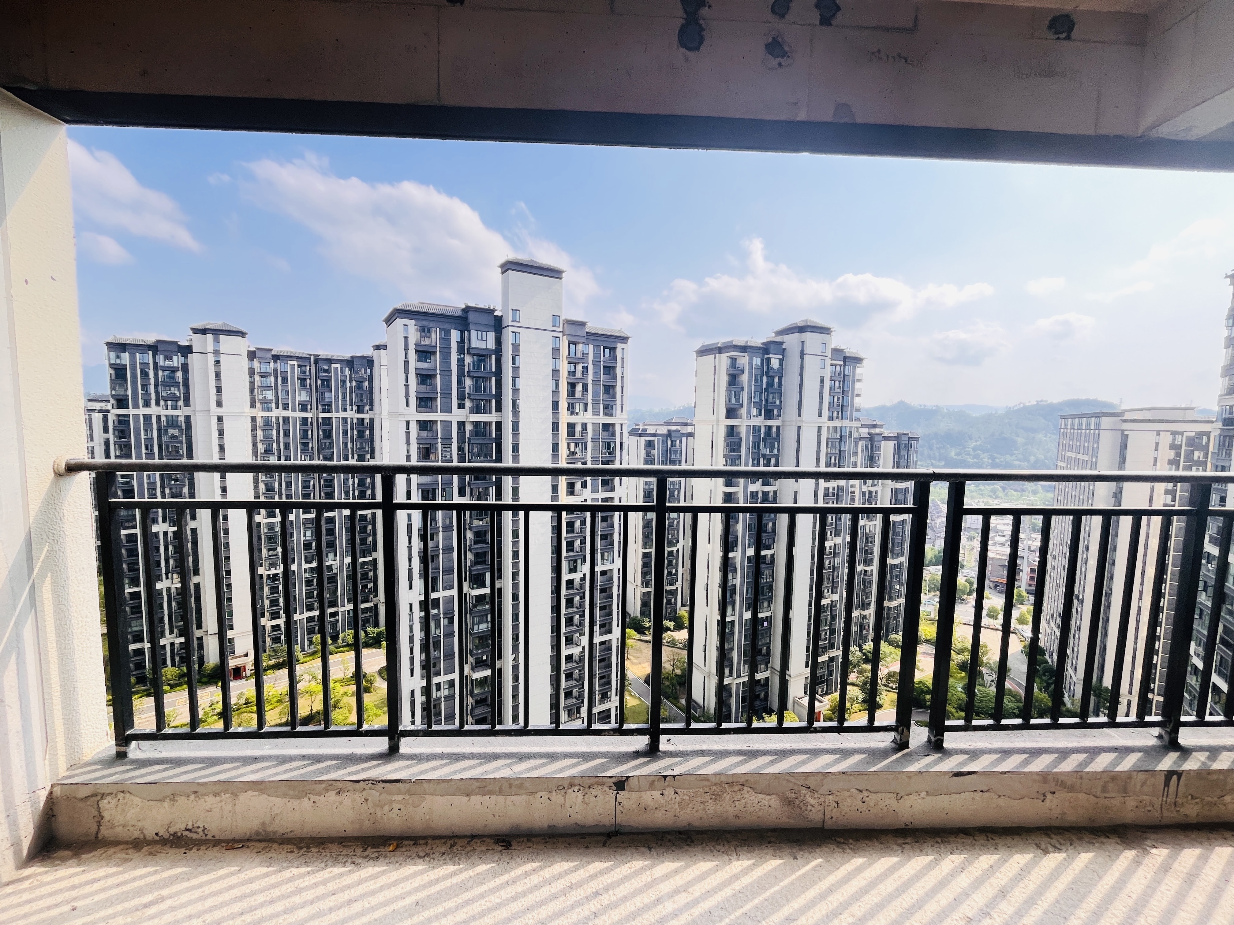 中建凤栖台  3室2厅1卫   47.80万客厅