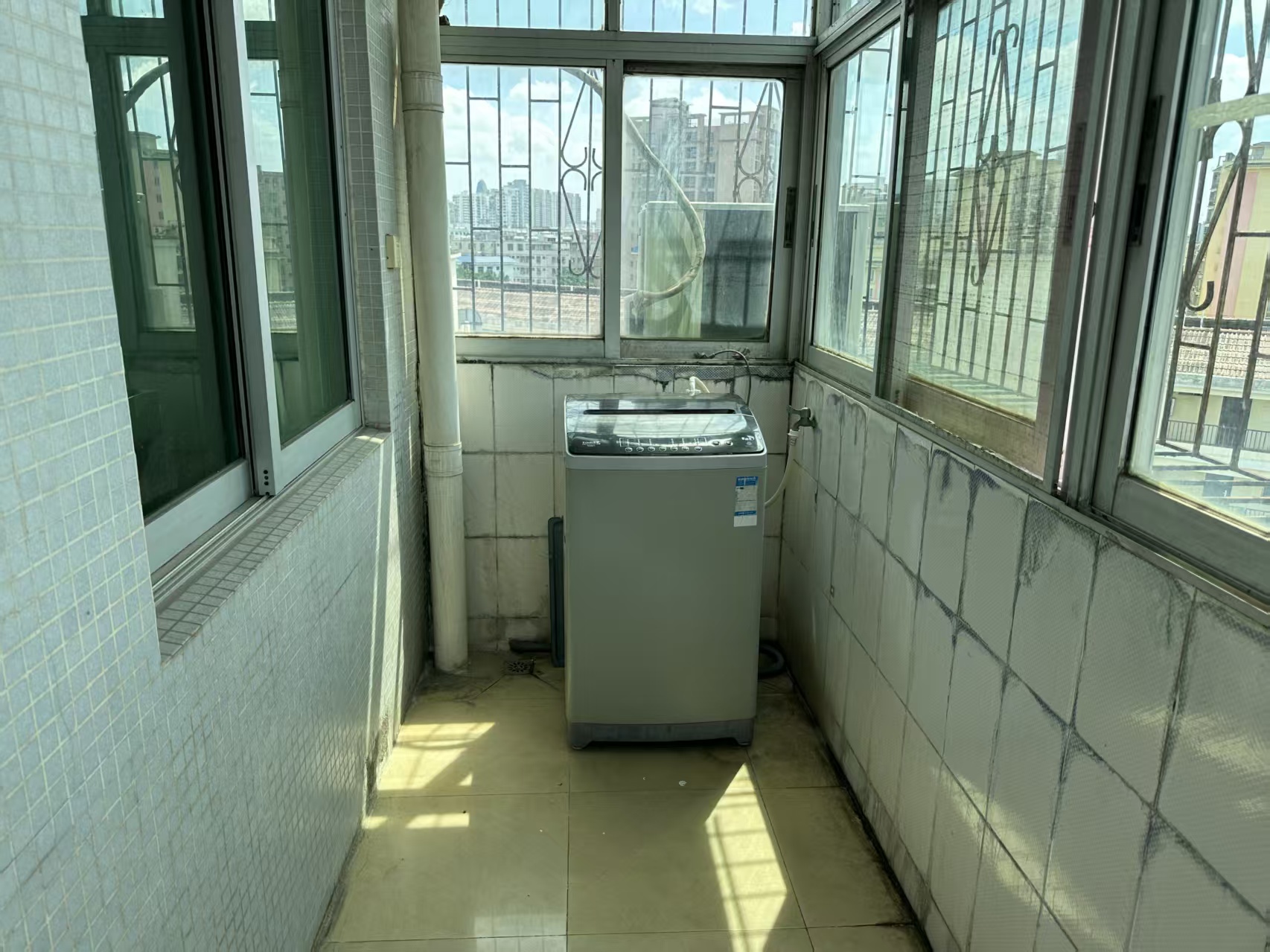 海湾公司宿舍 2室1厅1卫 1400.0元/月 海湾公司宿舍 2室1厅1卫 1400.0元/月室内图