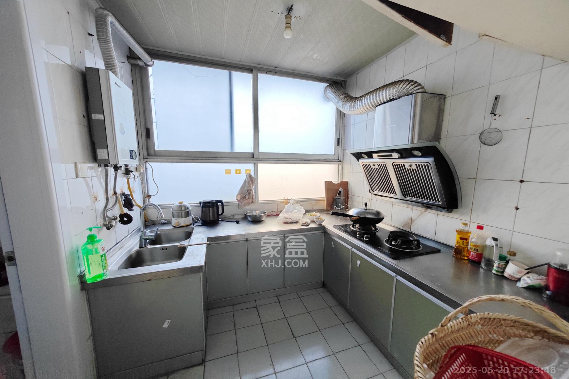 左家塘散盘(营山巷、曾家湾巷、妹子山巷) 2室2厅1卫 39.0万 左家塘散盘(营山巷、曾家湾巷、妹子山巷) 2室2厅1卫 39.0万厨房