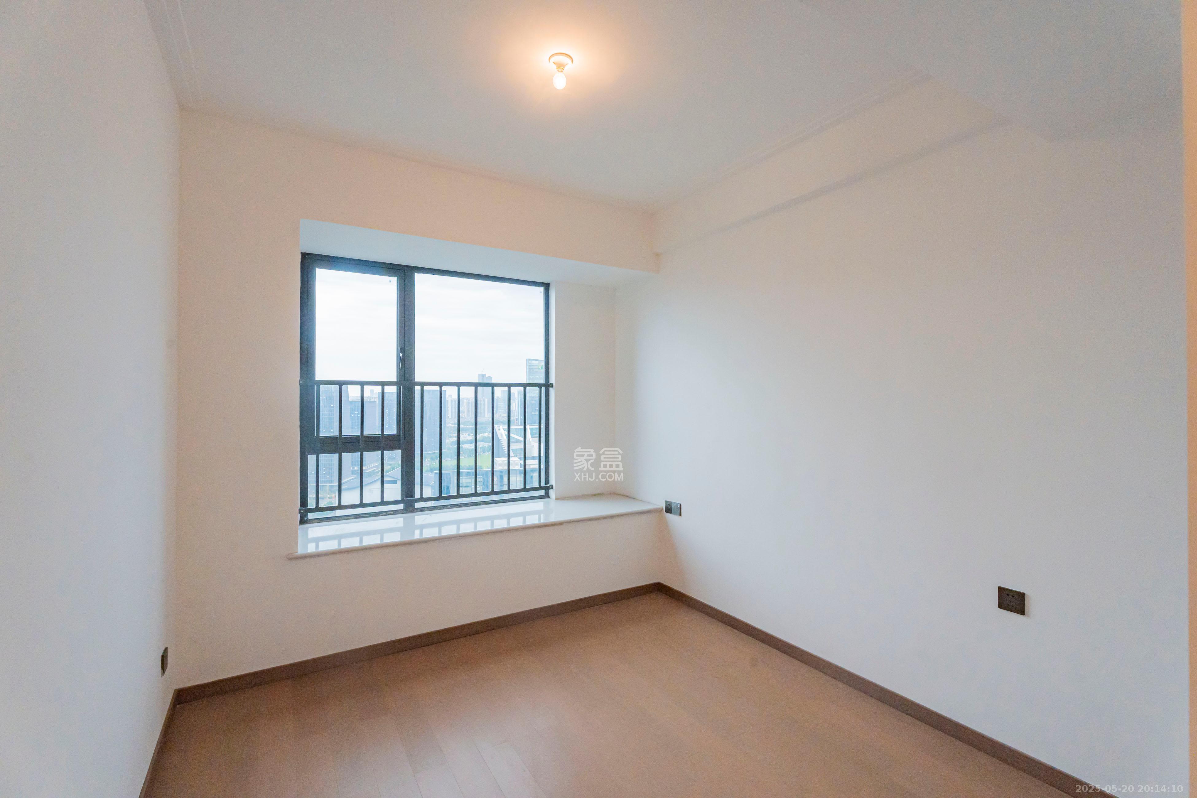 绿地V岛 4室2厅2卫 160.0万 绿地V岛 4室2厅2卫 160.0万卧室