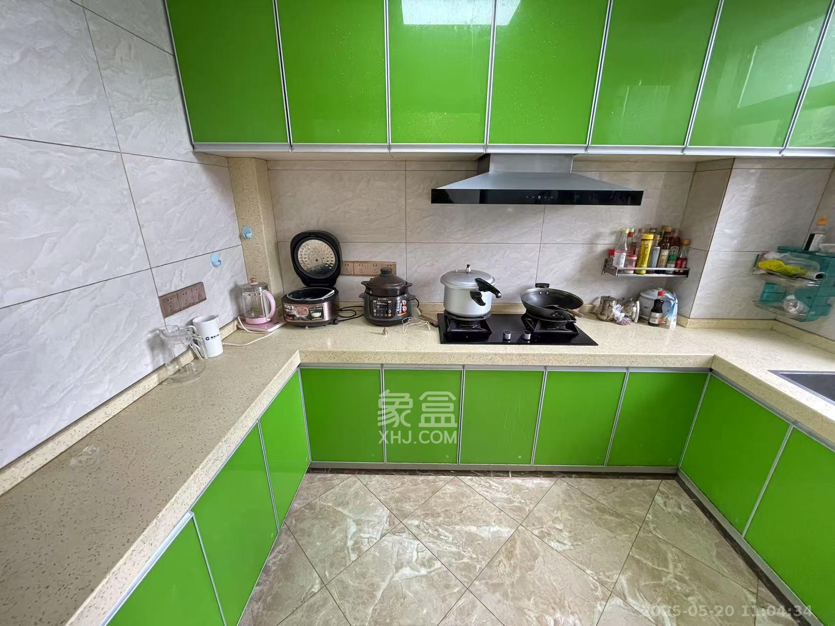 中央美郡  4室2厅2卫   4000.00元/月室内图