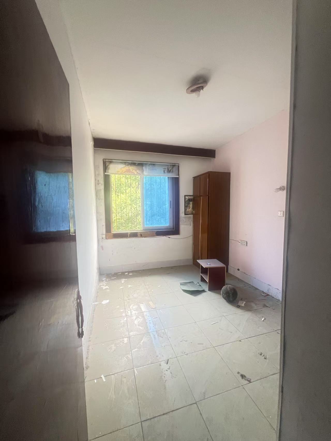 老市政府家属楼(机关三院) 3室2厅1卫 30.0万 老市政府家属楼(机关三院) 3室2厅1卫 30.0万室内图