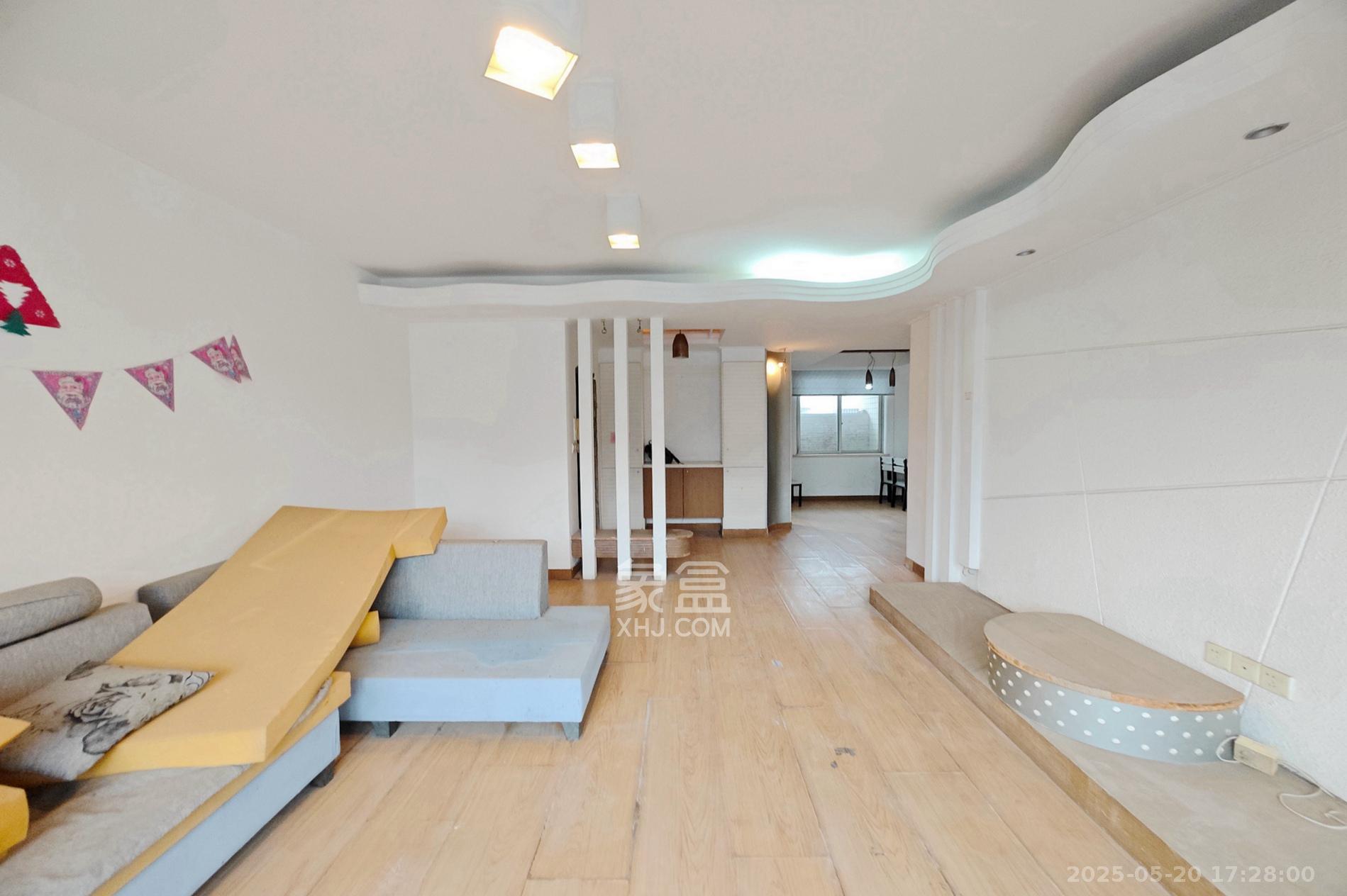 华天望族苑 3室2厅2卫 56.8万 华天望族苑 3室2厅2卫 56.8万客厅