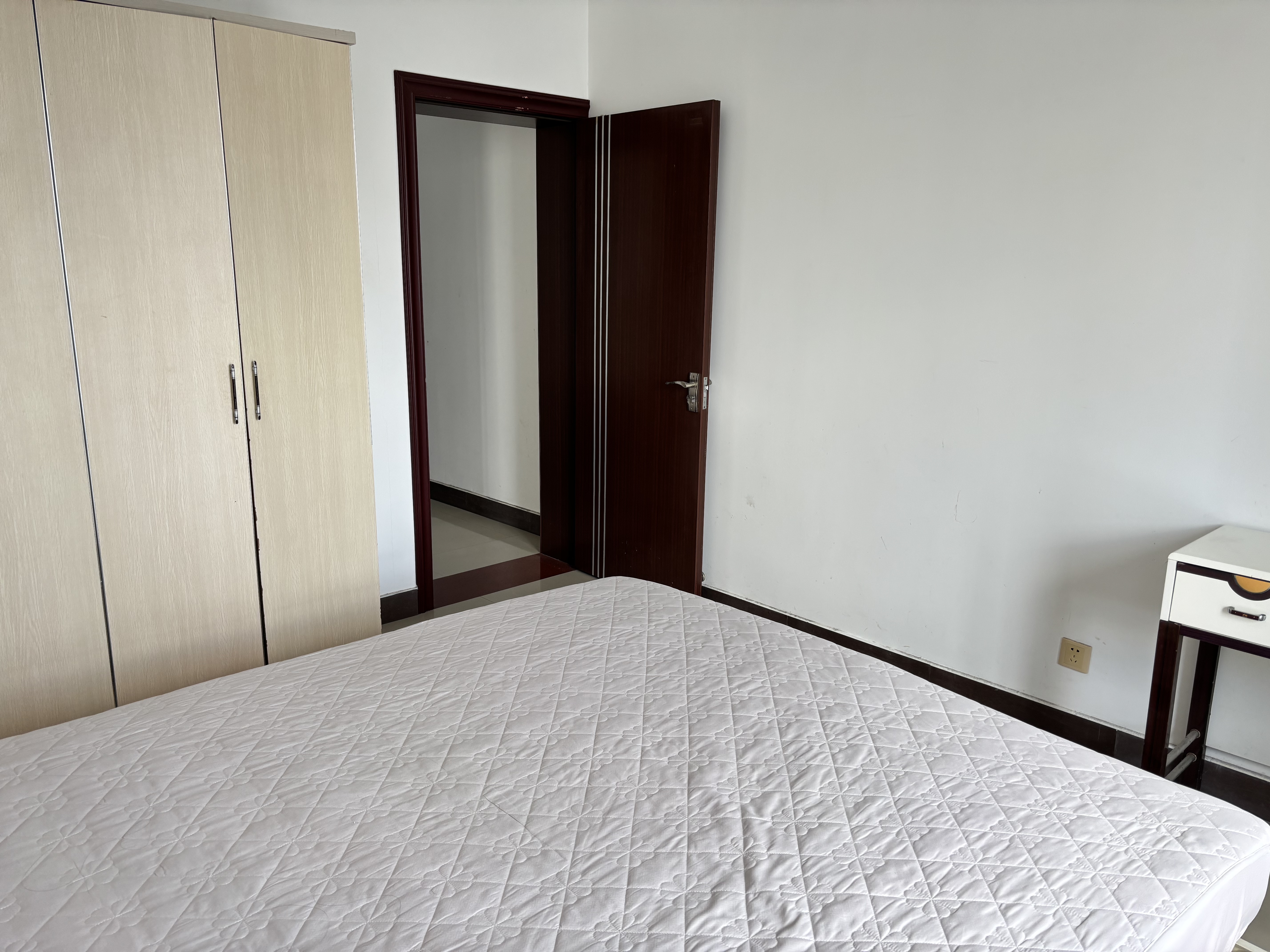 祥阁深蓝湾  2室2厅1卫   2600.00元/月室内图