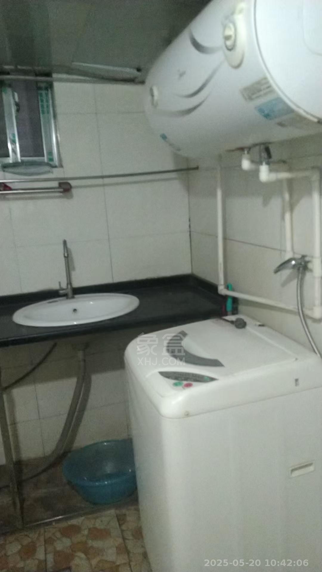 电子局单位房大坪路88号 2室2厅1卫 700.0元/月 电子局单位房大坪路88号 2室2厅1卫 700.0元/月室内图