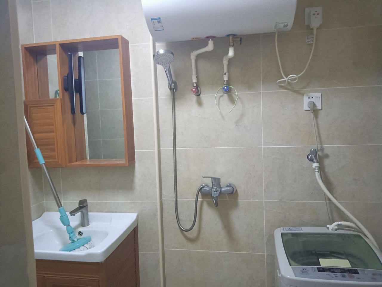 加州阳光 2室1厅1卫 1500.0元/月 加州阳光 2室1厅1卫 1500.0元/月室内图