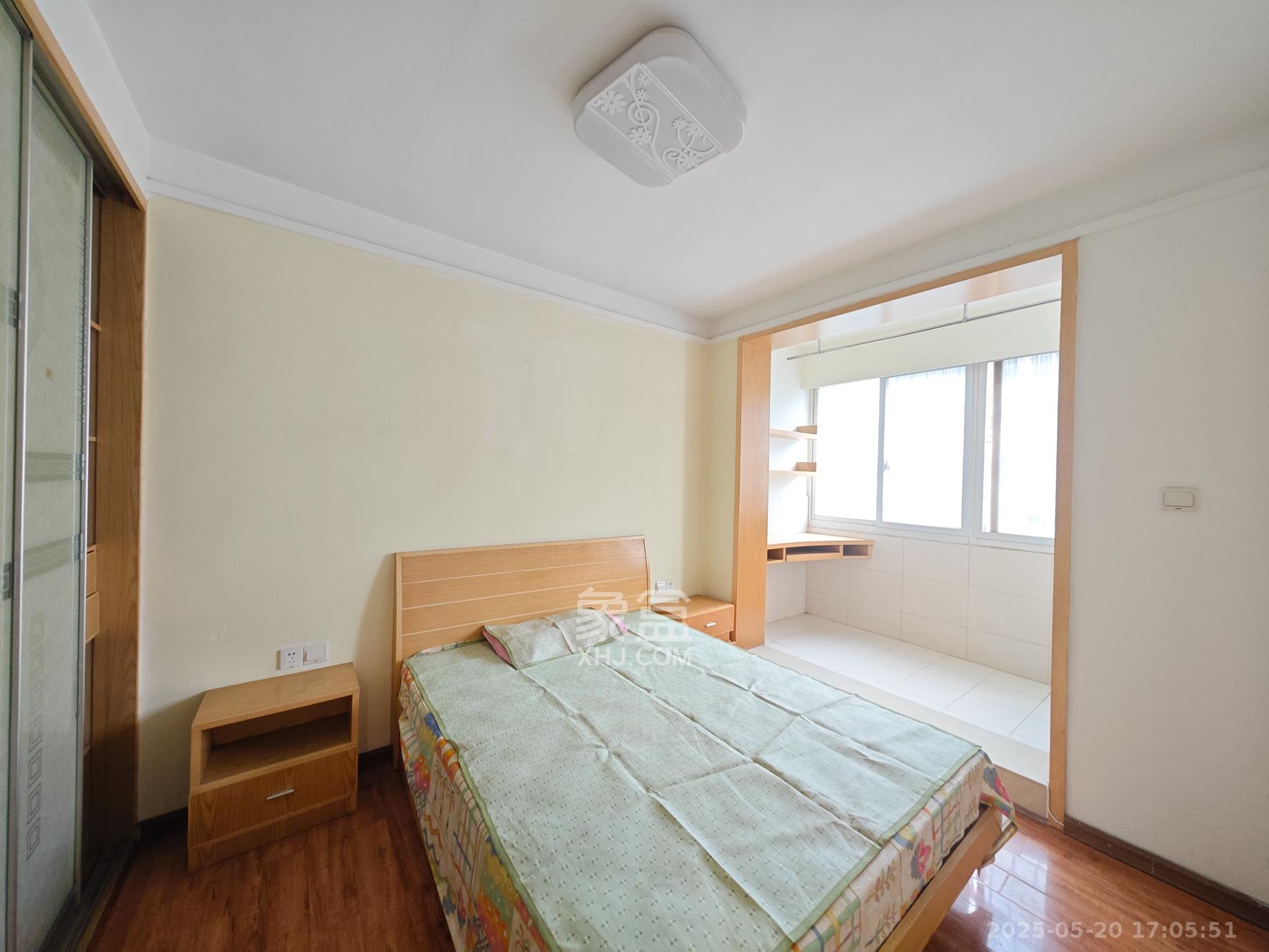 鄱阳小区 3室2厅1卫 52.8万 鄱阳小区 3室2厅1卫 52.8万卧室