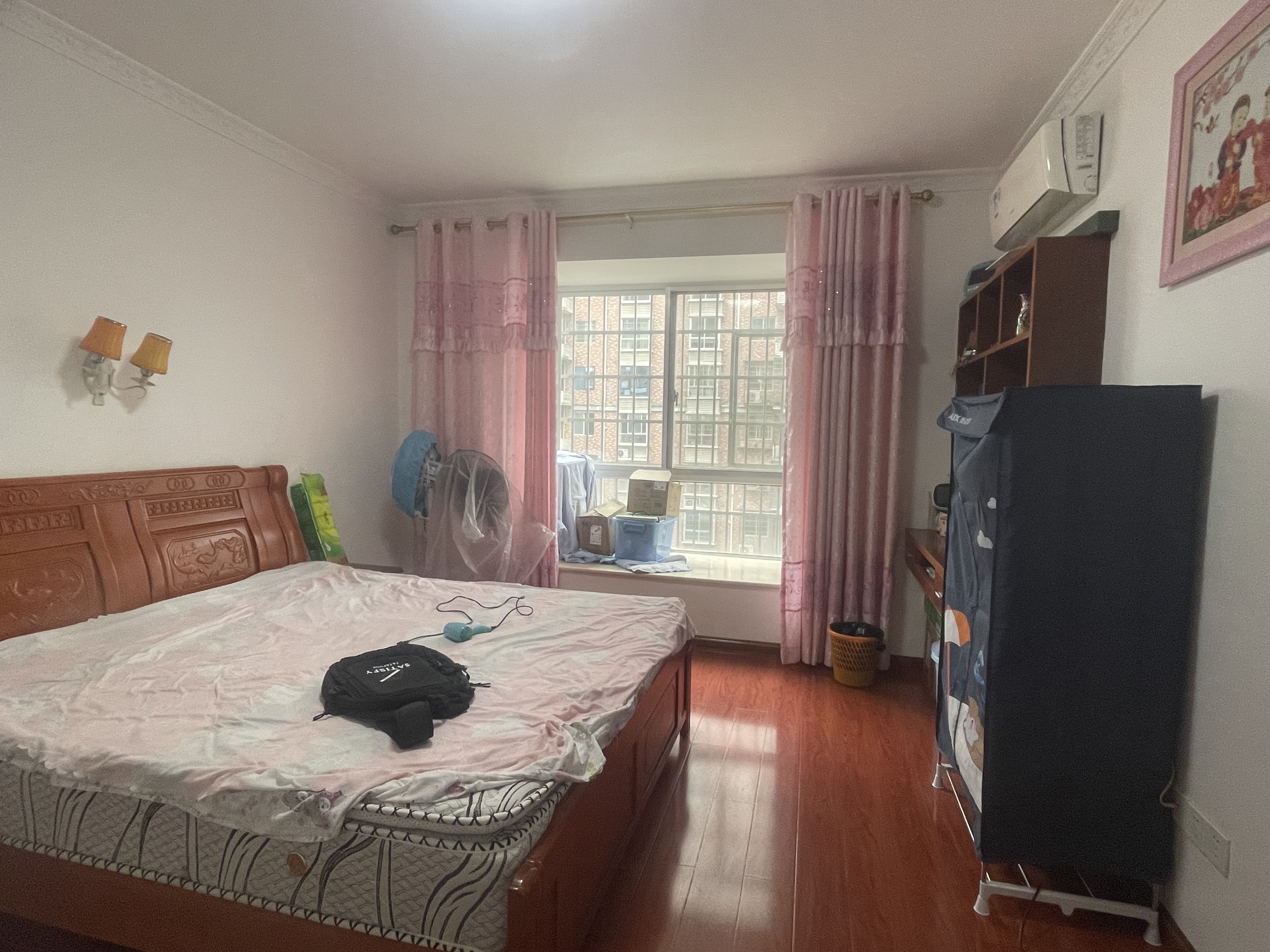 香山红叶  3室2厅2卫    58.0万 香山红叶  3室2厅2卫    58.0万客厅