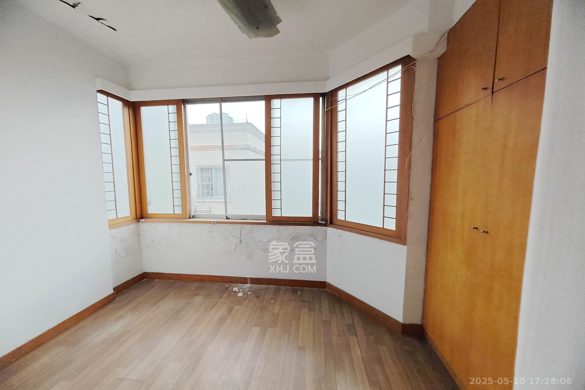 华天望族苑 3室2厅2卫 56.8万 华天望族苑 3室2厅2卫 56.8万阳台