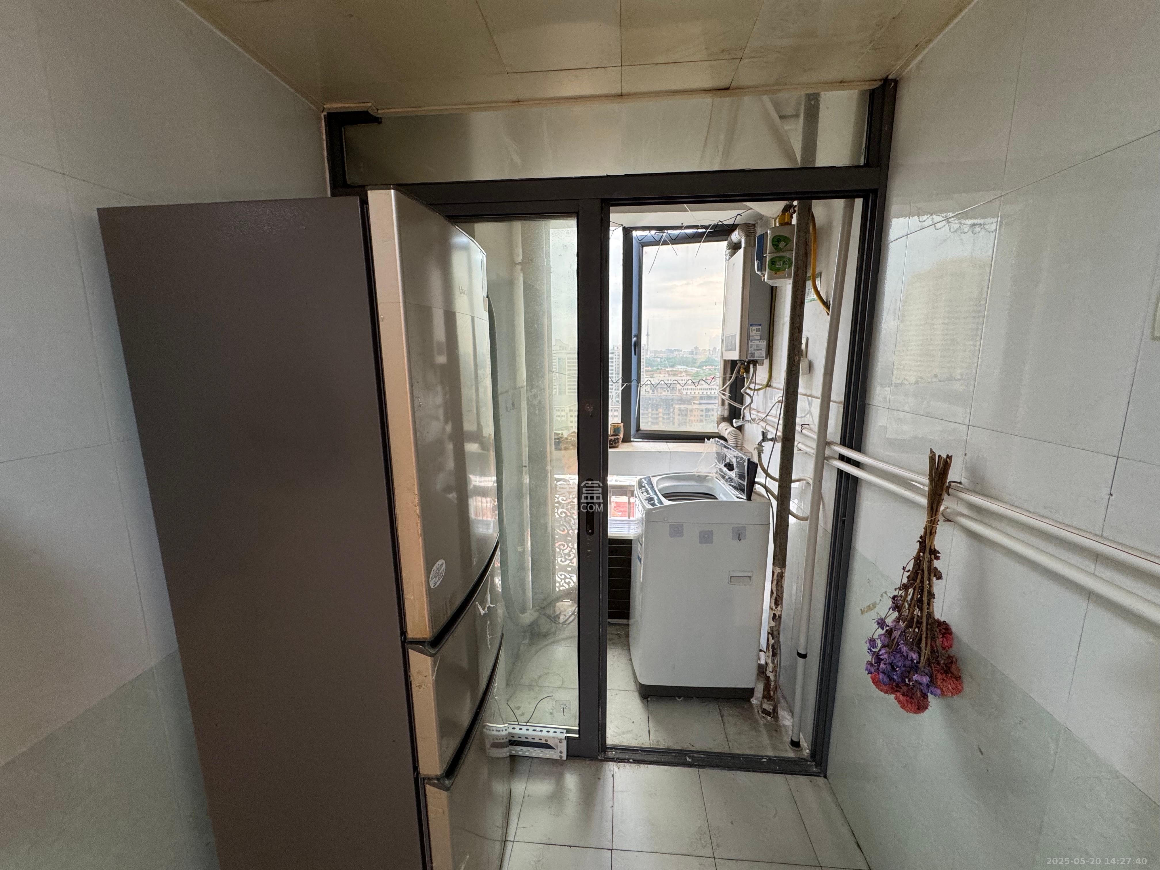 湘域中央  1室1厅1卫   1800.00元/月室内图
