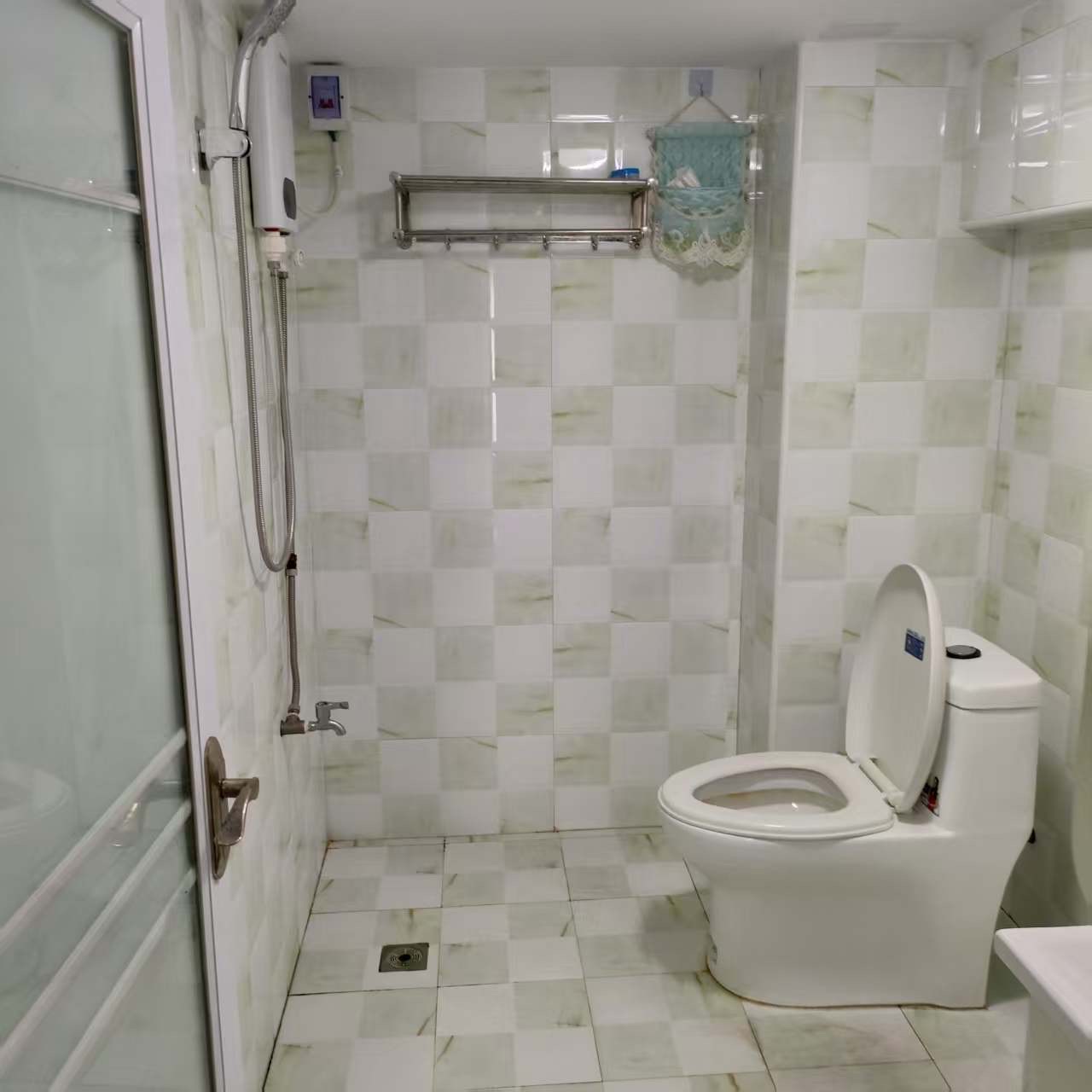 中建国际大厦  4室2厅2卫   2000.00元/月室内图