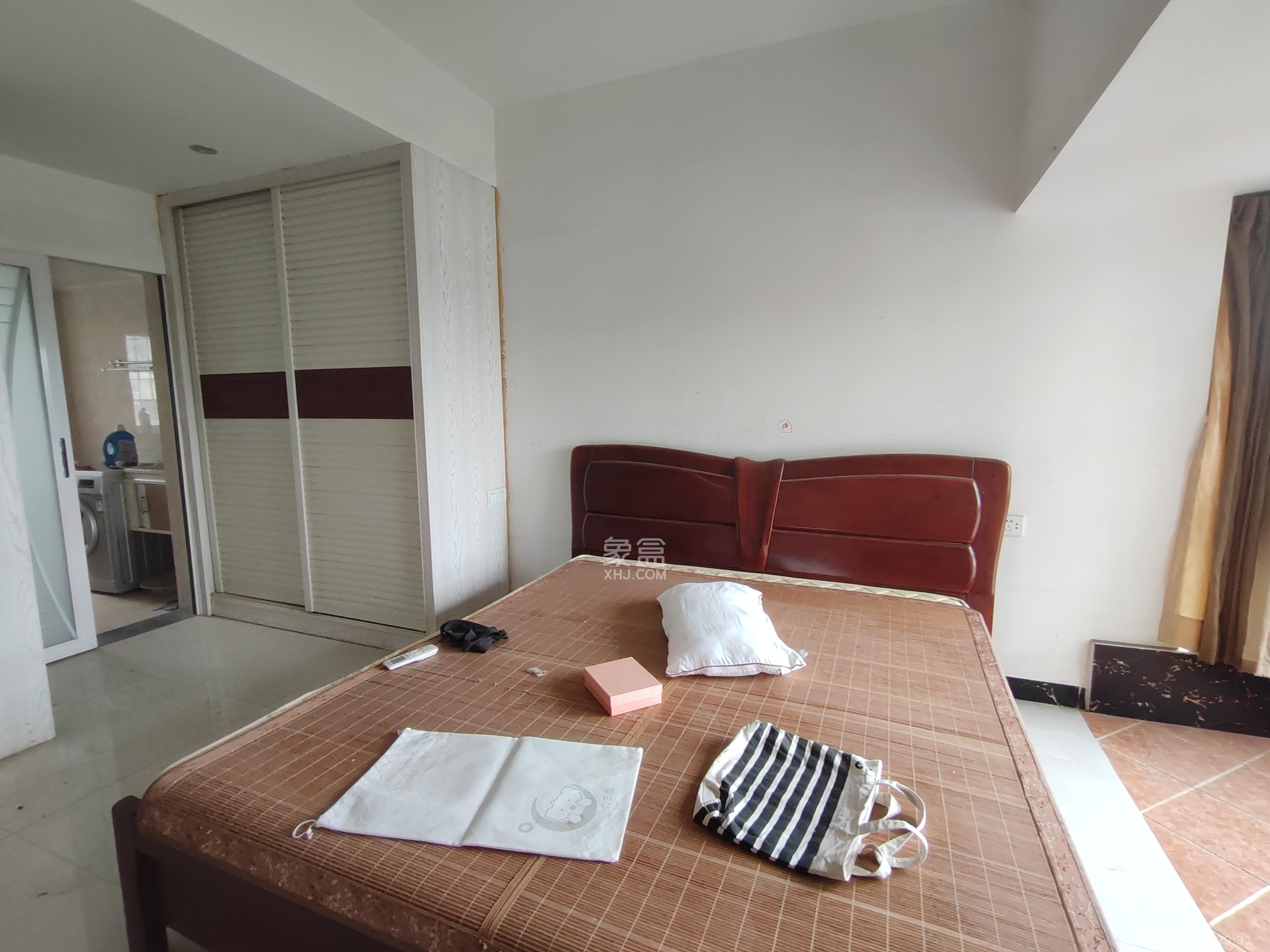 汀湘十里 4室2厅2卫 2000.0元/月 汀湘十里 4室2厅2卫 2000.0元/月室内图