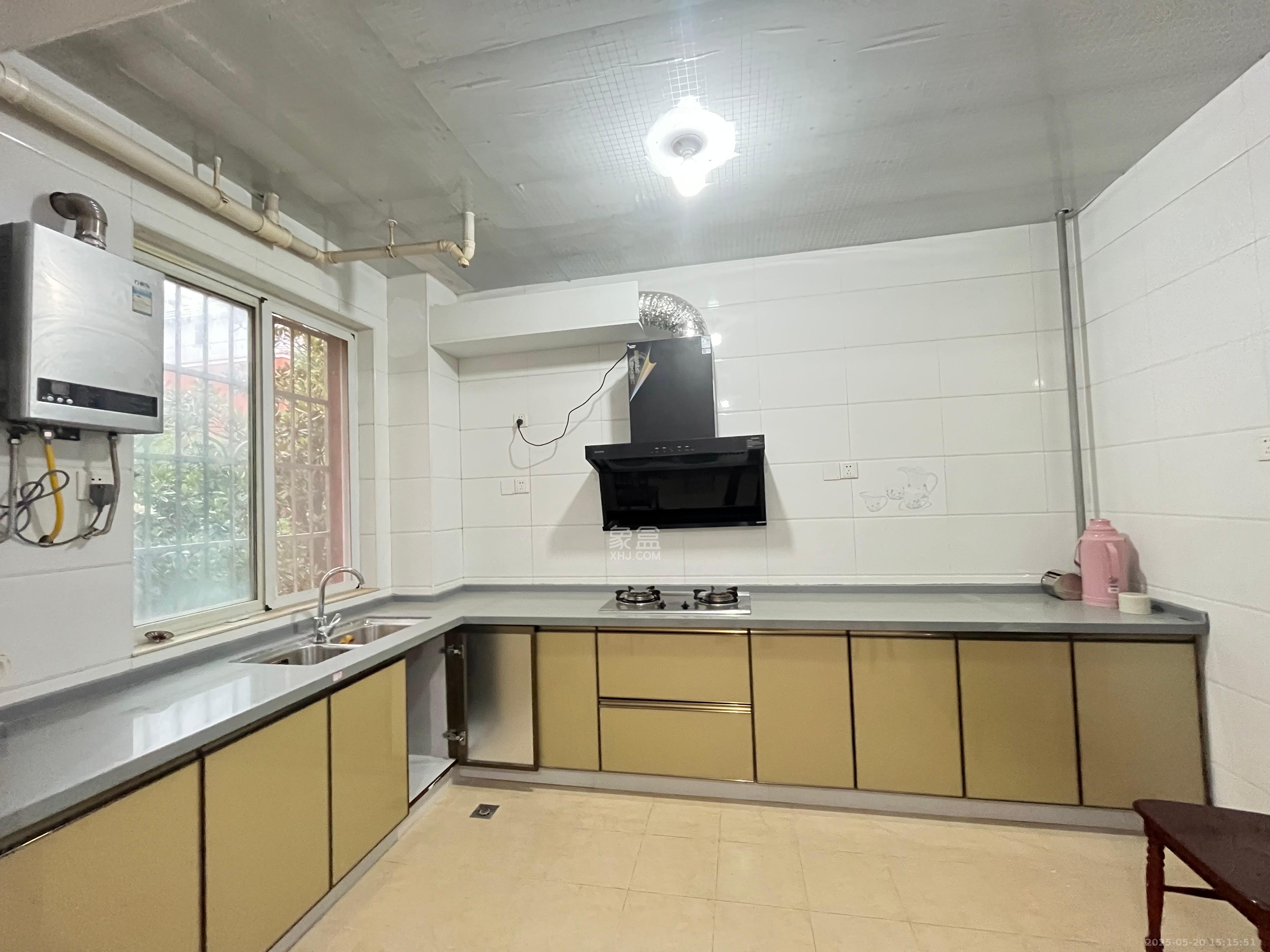 学府华庭 4室2厅2卫 2600.0元/月 学府华庭 4室2厅2卫 2600.0元/月室内图